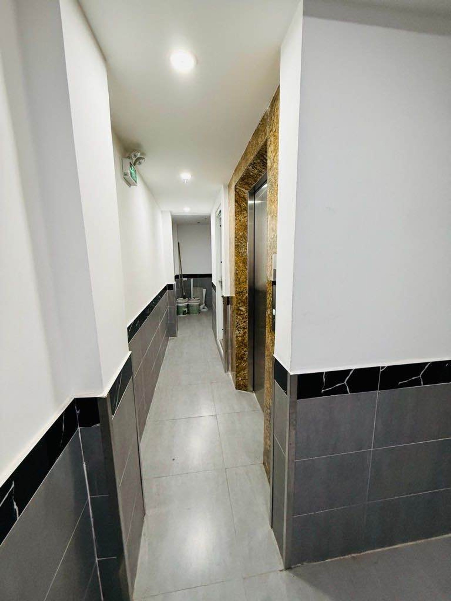 Bán nhà Hoàng Mai - diện tích 62m2 7 tầng - Lô góc 3 thoáng - giá 21,5 tỷ