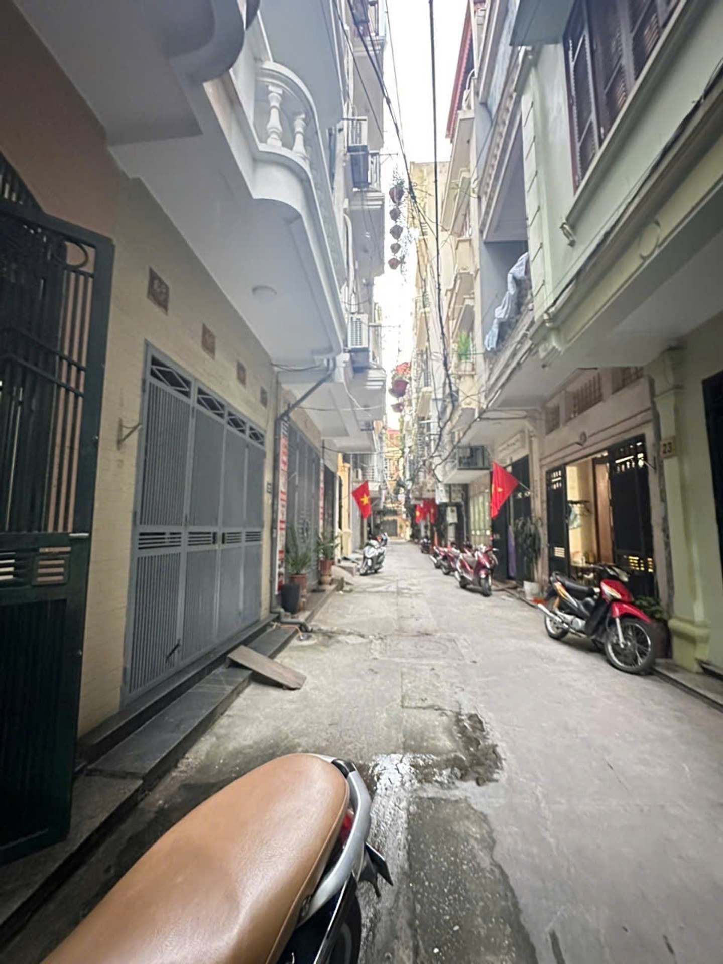 Bán nhà Kim Ngưu - diện tích 40m2 3 tầng - Ô TÔ ĐỖ CỬA - giá 16 tỷ