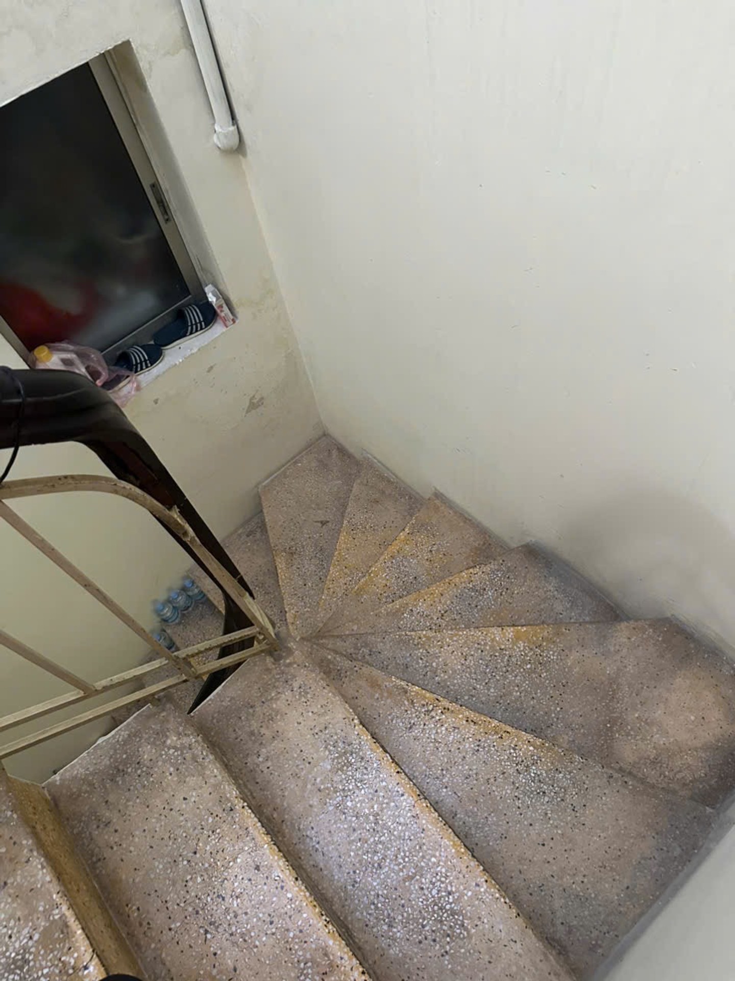 Bán nhà Kim Ngưu - diện tích 40m2 3 tầng - Ô TÔ ĐỖ CỬA - giá 16 tỷ