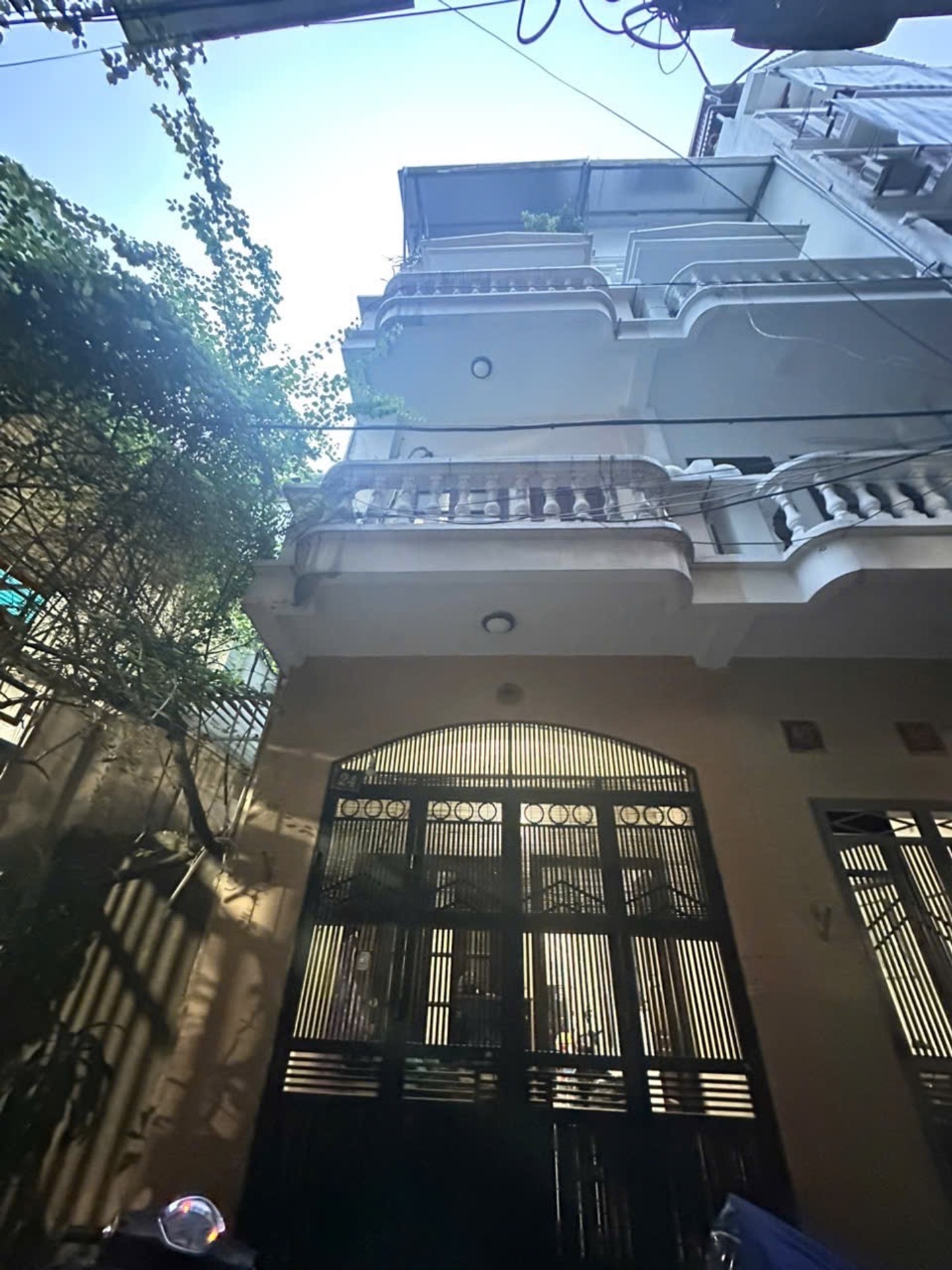 Bán nhà Kim Ngưu - diện tích 40m2 3 tầng - Ô TÔ ĐỖ CỬA - giá 16 tỷ