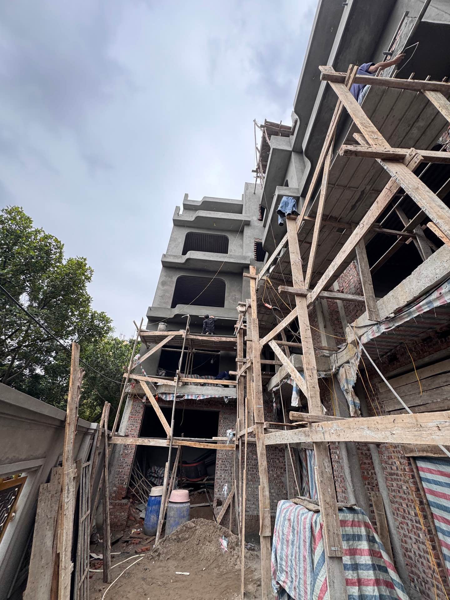 Bán nhà Bằng B - diện tích 50m2 6 tầng - ô tô vào thoải mái - giá 13,8 tỷ