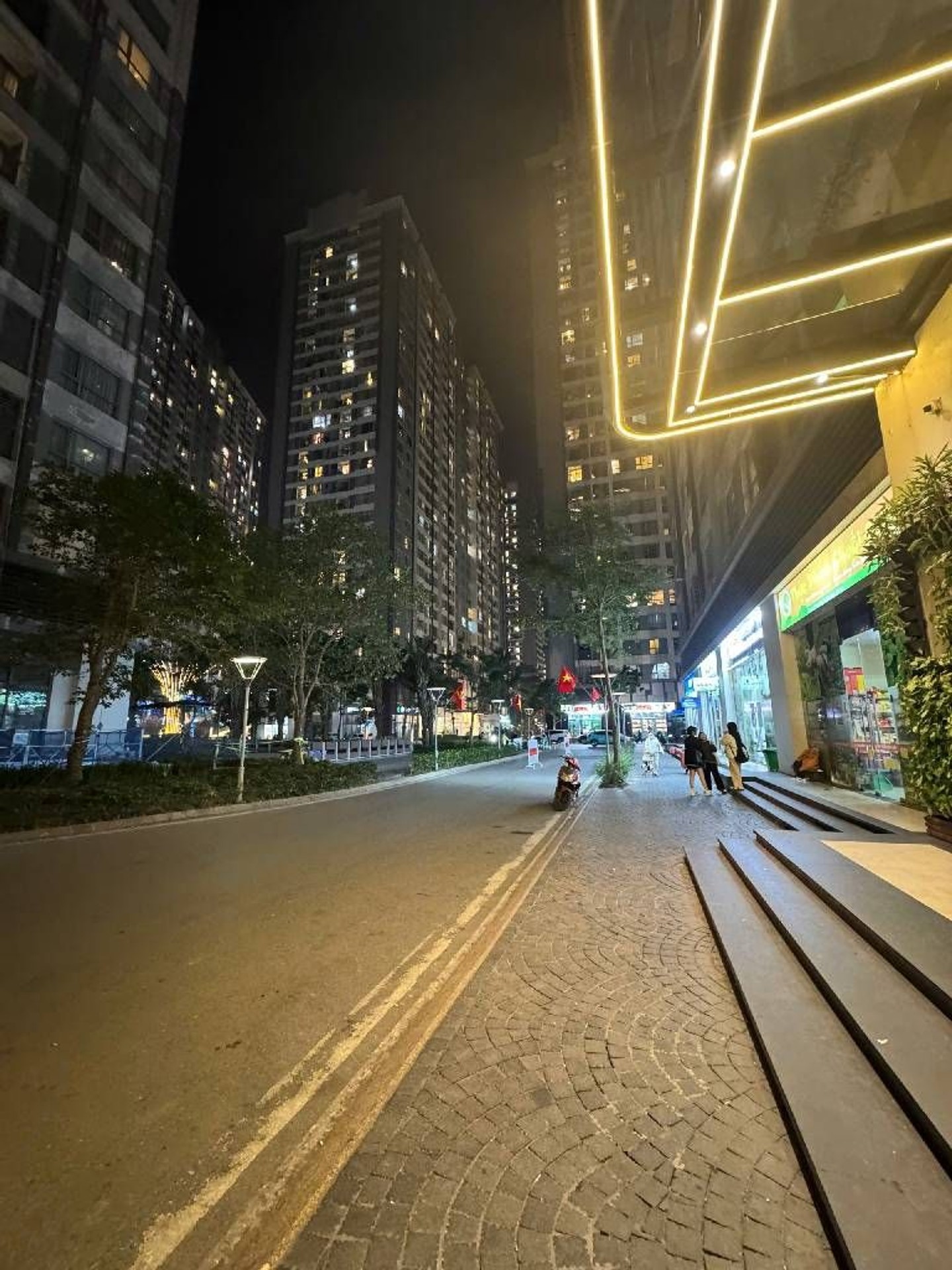 Bán nhà Minh Khai - diện tích 96m2 1 tầng - Căn hộ cao cấp Park 2 - giá 15,2 tỷ