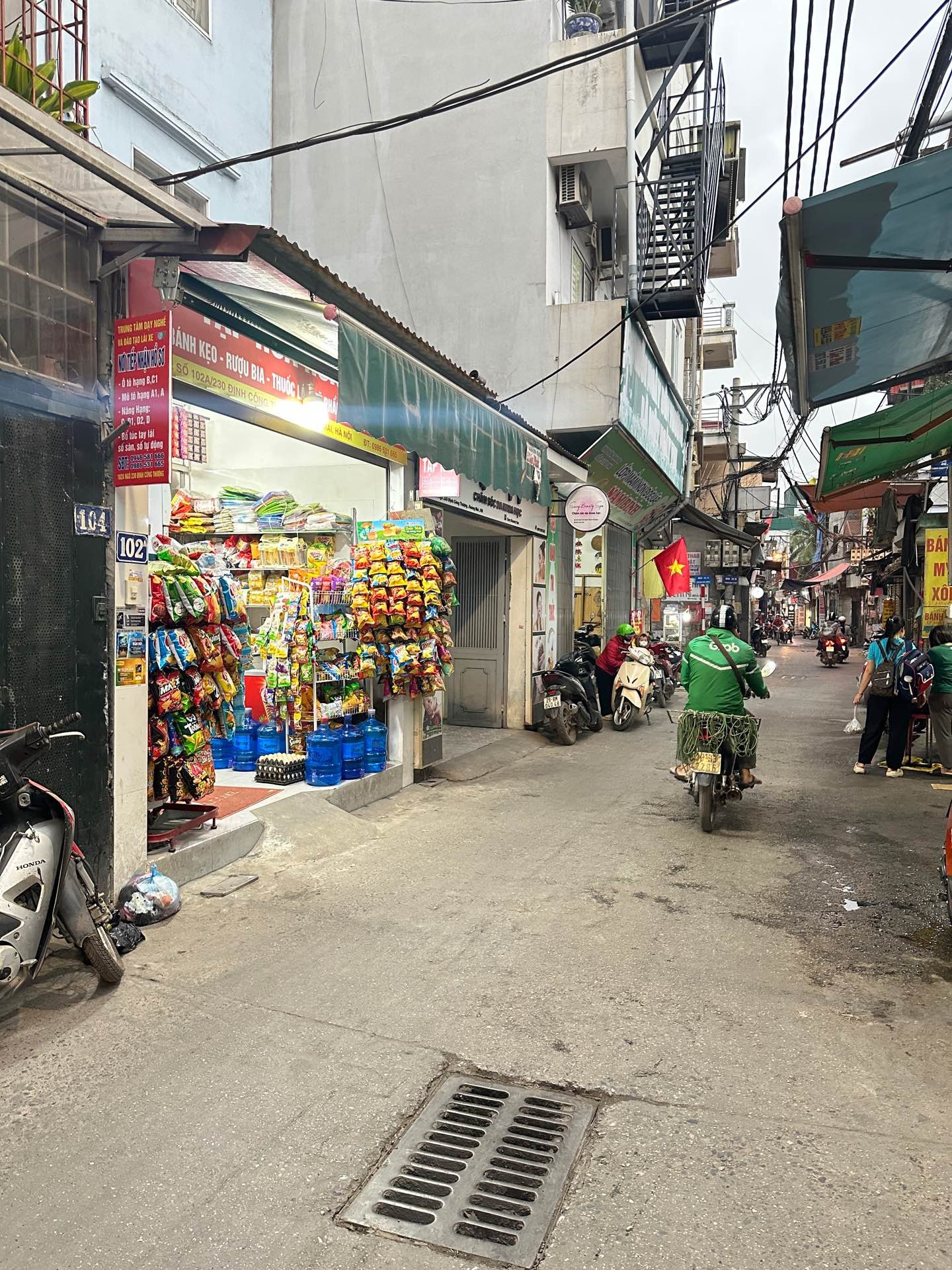 Bán nhà Định Công Thượng - diện tích 43m2 2 tầng - Ô tô tránh kinh doanh - giá 2 tỷ