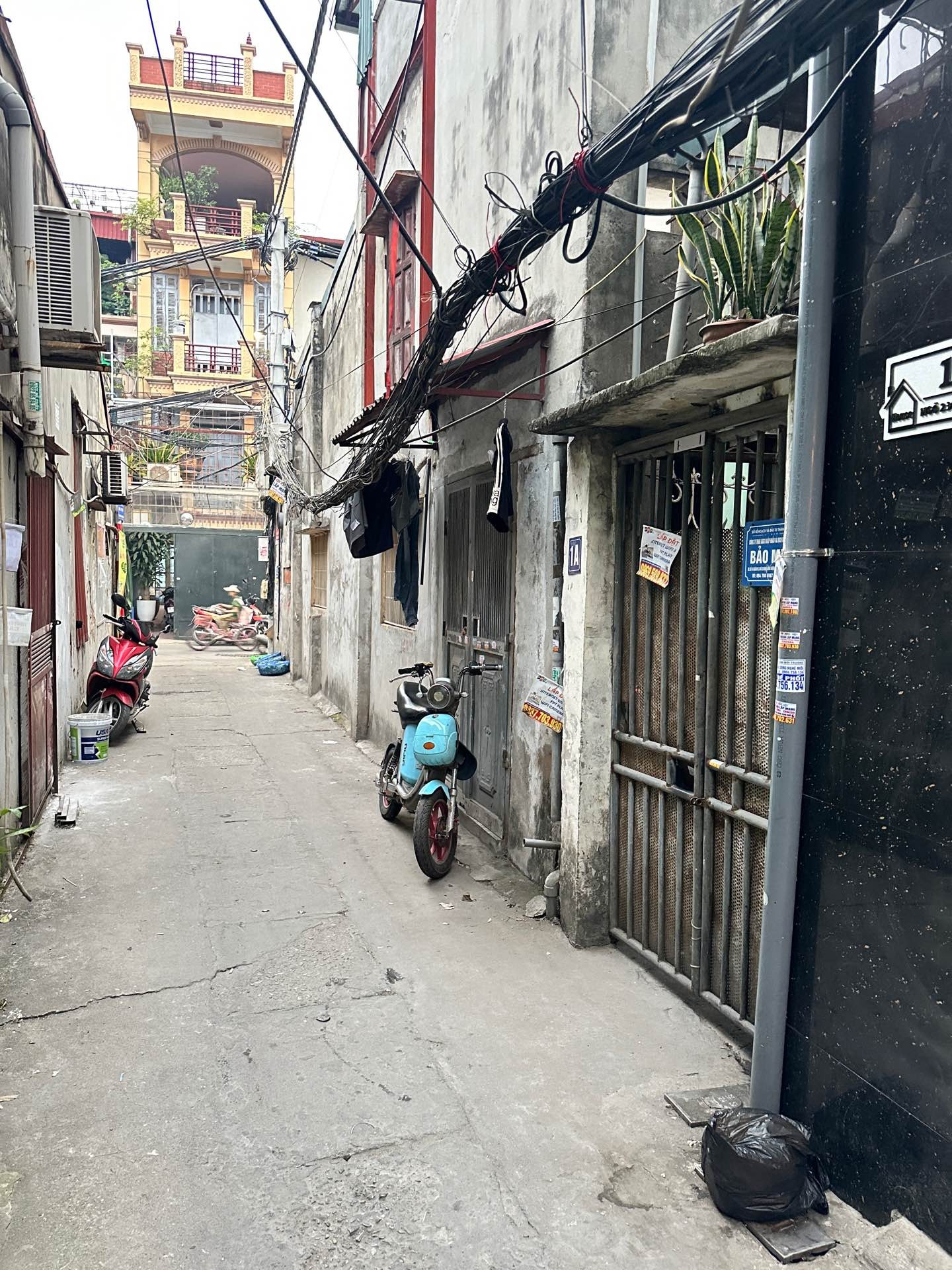 Bán nhà Định Công Thượng - diện tích 43m2 2 tầng - Ô tô tránh kinh doanh - giá 2 tỷ