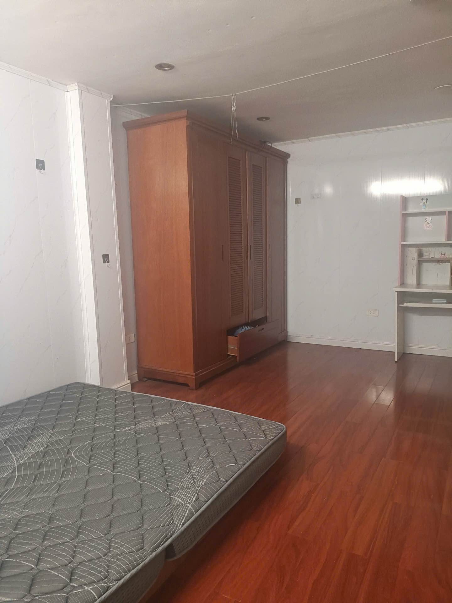 Bán nhà Định Công Thượng - diện tích 43m2 2 tầng - Ô tô tránh kinh doanh - giá 2 tỷ