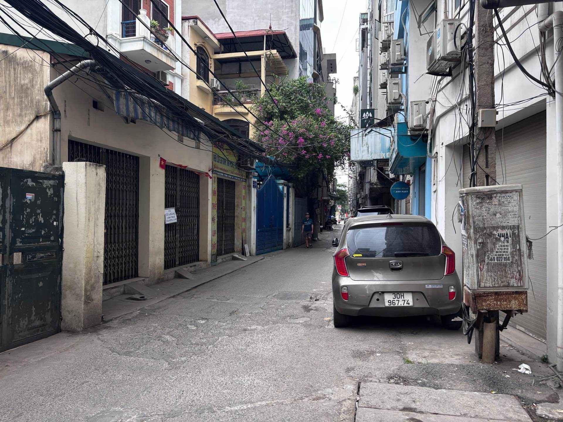 Bán nhà Nguyễn Khang - diện tích 57m2 2 tầng - mặt tiền 6,8m - giá 26 tỷ