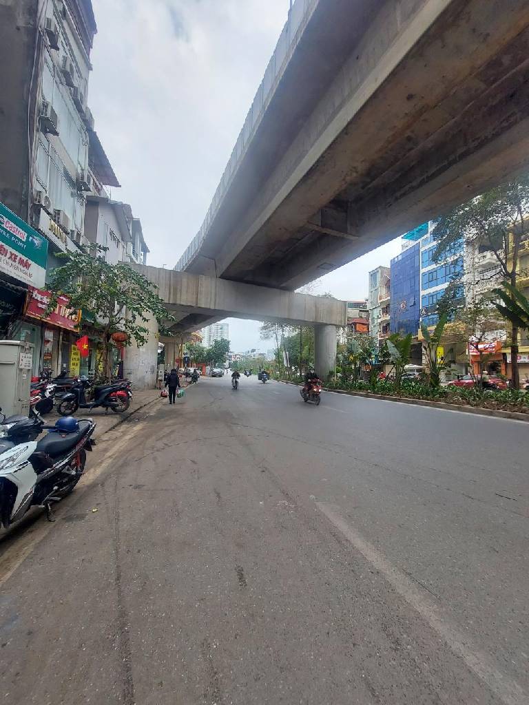 Bán nhà Yên Lãng - diện tích 81m2 2 tầng - Mặt phố kinh doanh sầm uất - giá 33 tỷ