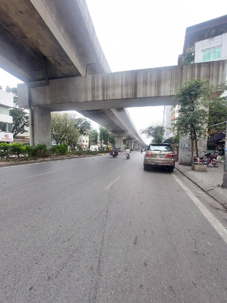 Bán nhà Yên Lãng - diện tích 81m2 2 tầng - Mặt phố kinh doanh sầm uất - giá 33 tỷ