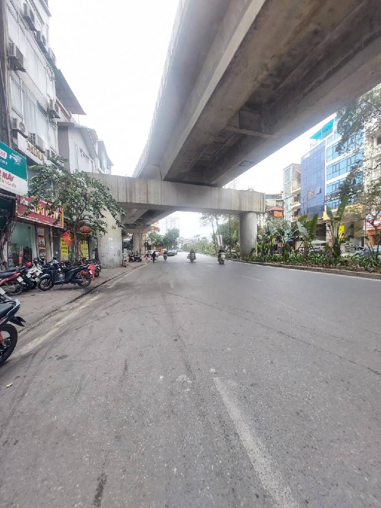 Bán nhà Yên Lãng - diện tích 81m2 2 tầng - Mặt phố kinh doanh sầm uất - giá 33 tỷ