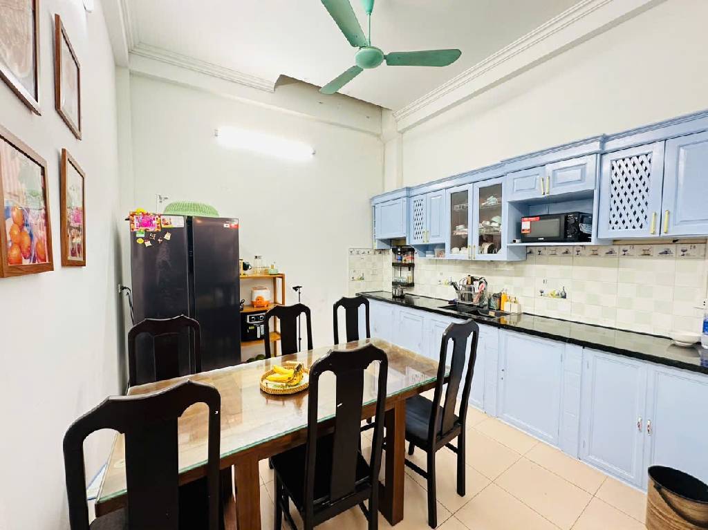 Bán nhà Kim Giang - diện tích 46m2 5 tầng - PHÂN LÔ - NGÕ THÔNG - GẦN PHỐ - giá 10,68 tỷ