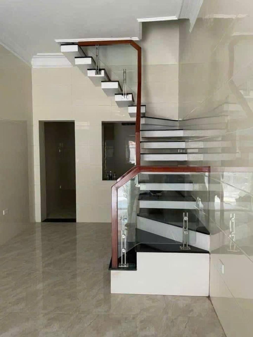 Bán nhà Lò Đúc - diện tích 48m2 3 tầng - Ô Tô - giá 10 tỷ