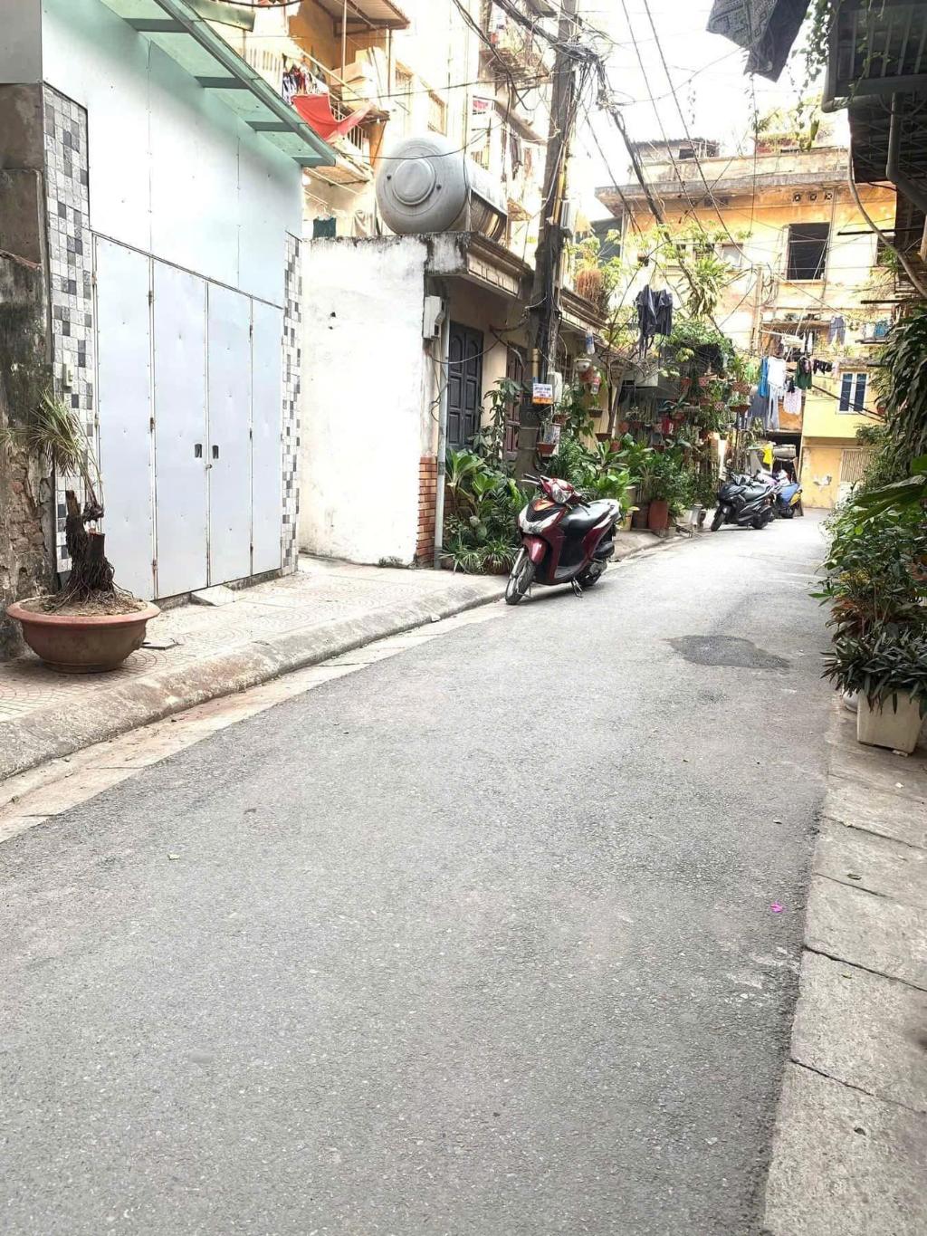 Bán nhà Lò Đúc - diện tích 48m2 3 tầng - Ô Tô - giá 10 tỷ