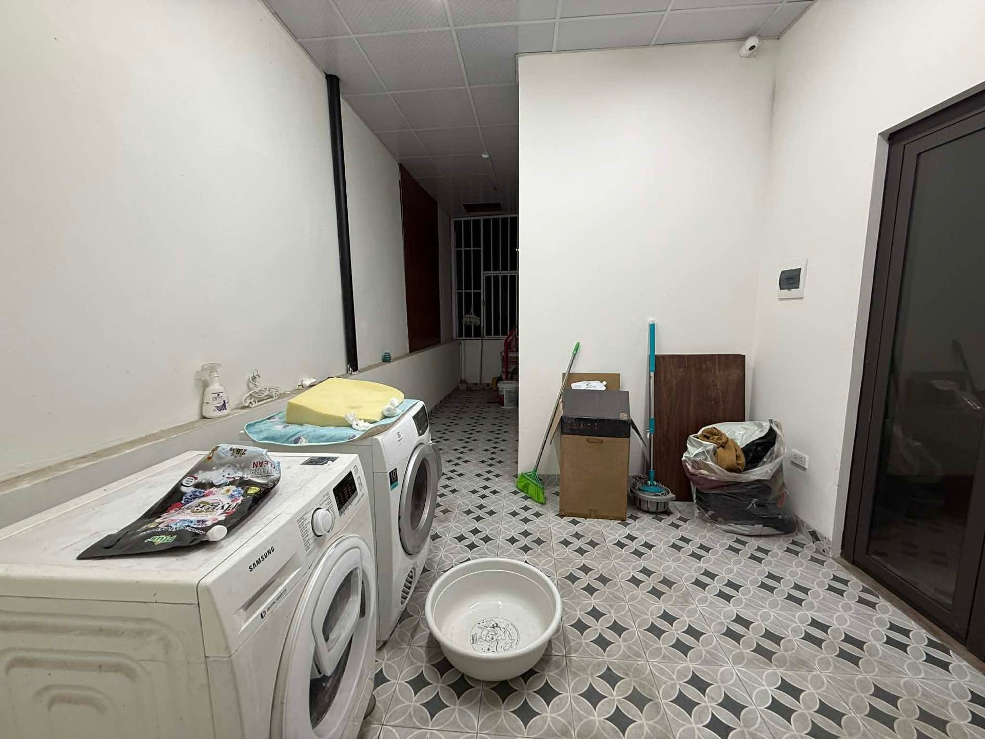 Bán nhà Trương Định - diện tích 43m2 4 tầng - Nhà mới, ngõ nông - giá 7,4 tỷ