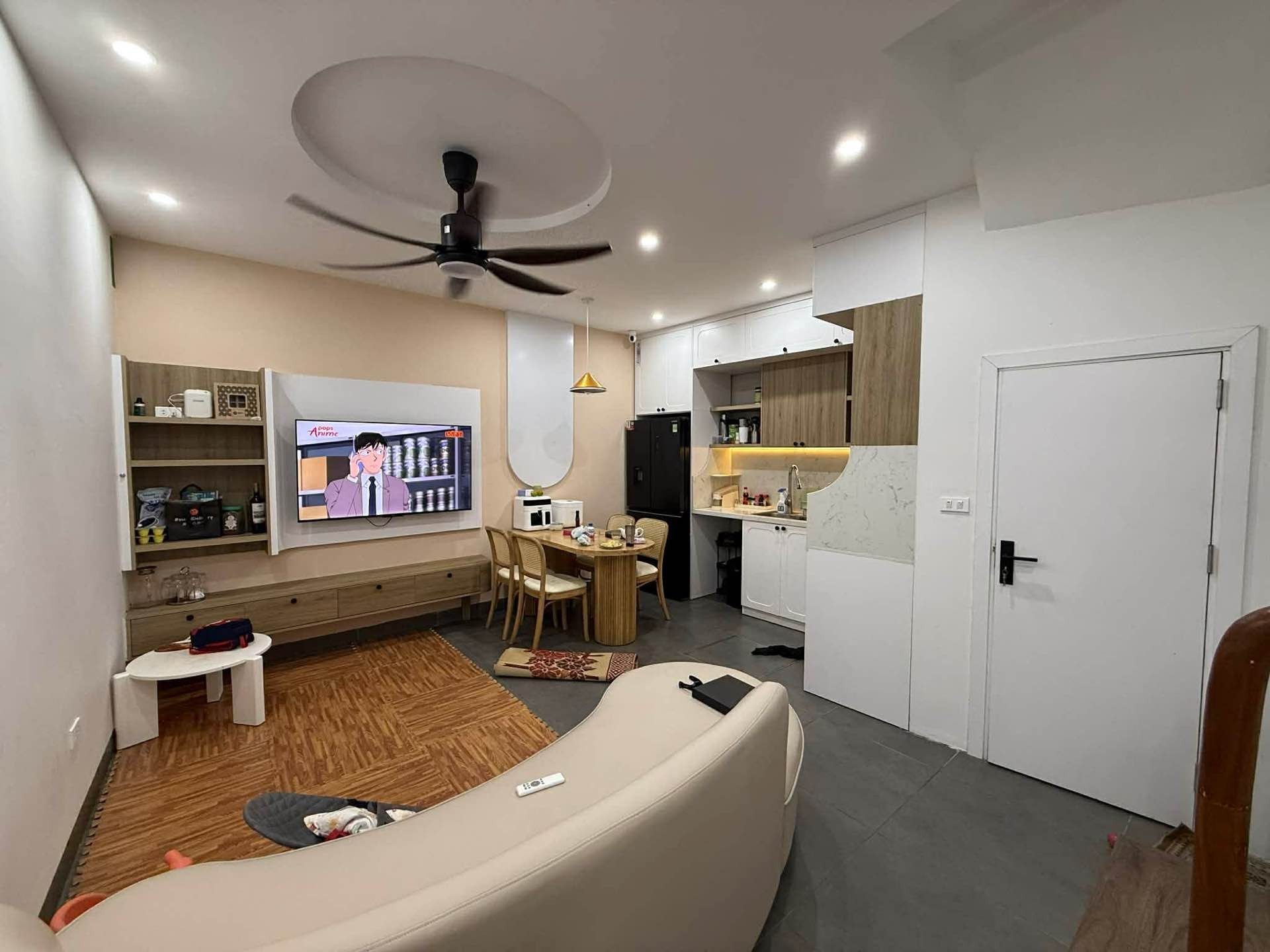 Bán nhà Trương Định - diện tích 43m2 4 tầng - Nhà mới, ngõ nông - giá 7,4 tỷ