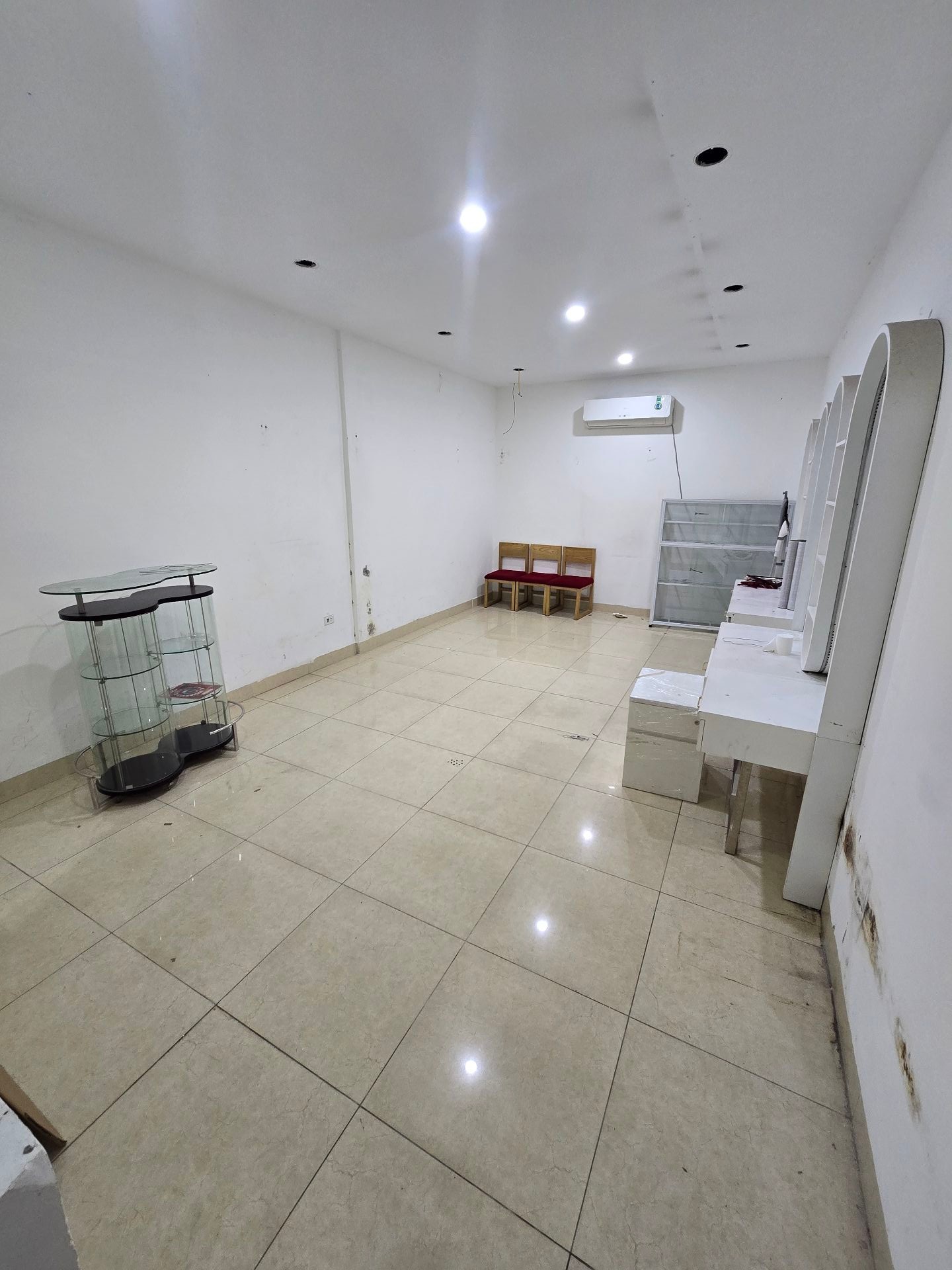 Bán nhà Khâm Thiên - diện tích 83m2 5 tầng - Mặt phố kinh doanh - giá 45 tỷ