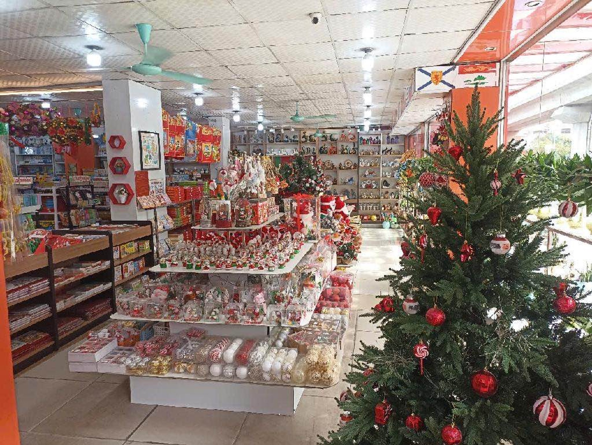 Bán nhà Nguyễn Trãi - diện tích 350m2 3 tầng - Mặt phố Kinh Doanh, Mặt Tiền Khủng - giá 74 tỷ