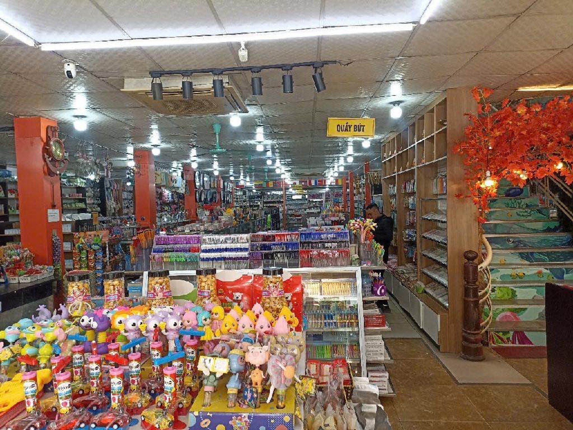 Bán nhà Nguyễn Trãi - diện tích 350m2 3 tầng - Mặt phố Kinh Doanh, Mặt Tiền Khủng - giá 74 tỷ