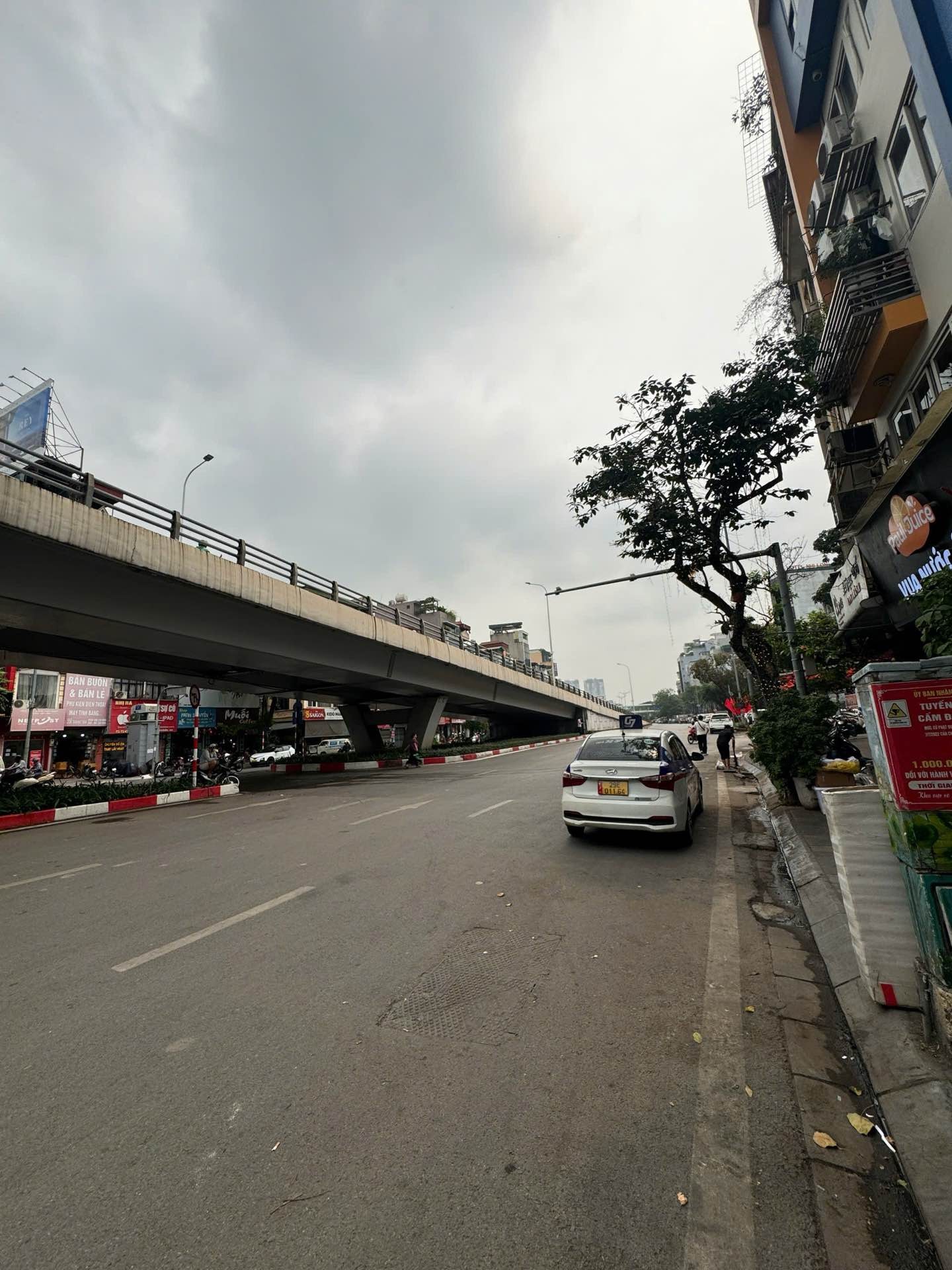 Bán nhà Trần Khát Chân - diện tích 18m2 4 tầng - Vỉa hè rộng, kinh doanh sầm uất - giá 10,5 tỷ