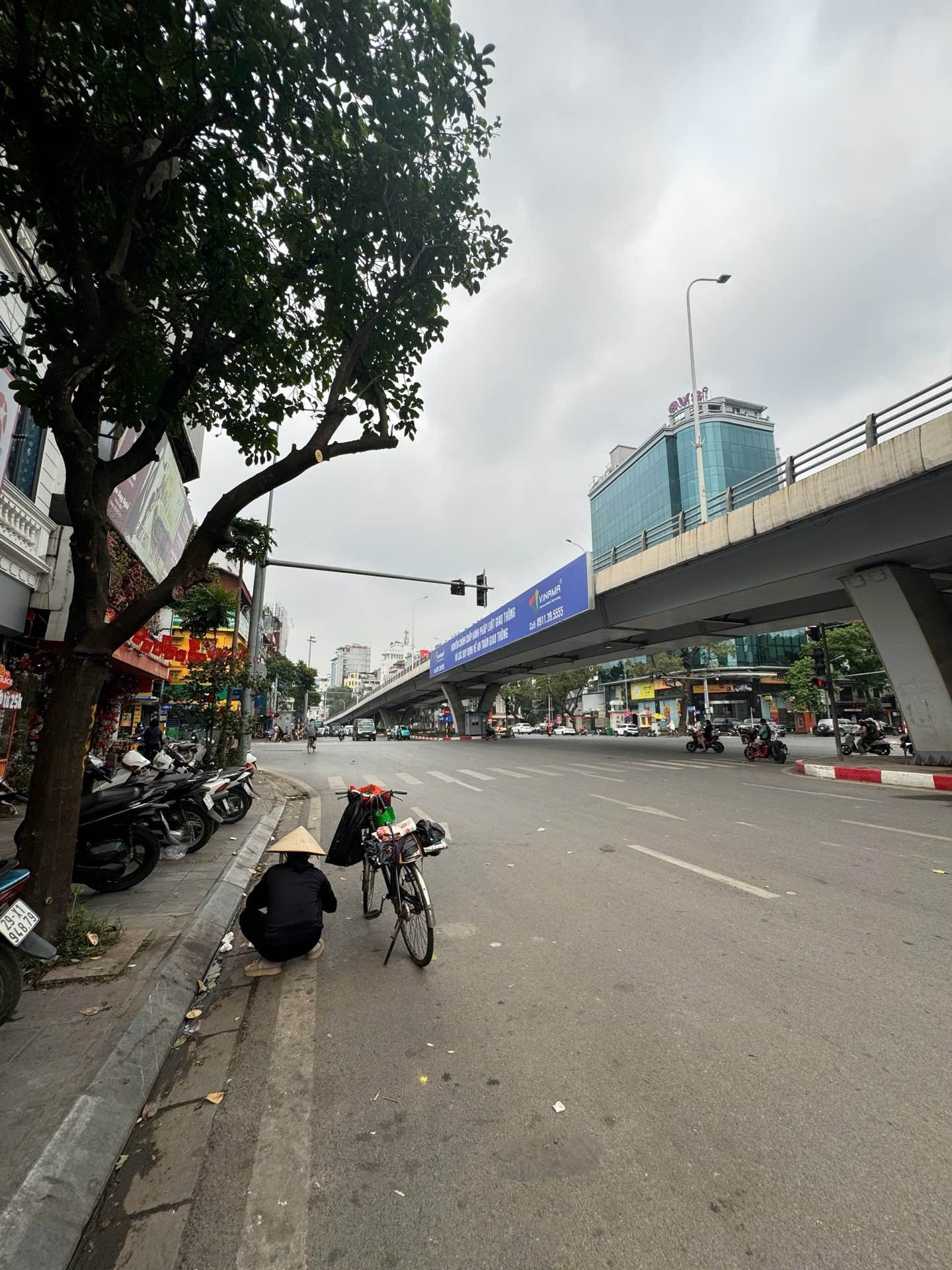 Bán nhà Trần Khát Chân - diện tích 18m2 4 tầng - Vỉa hè rộng, kinh doanh sầm uất - giá 10,5 tỷ