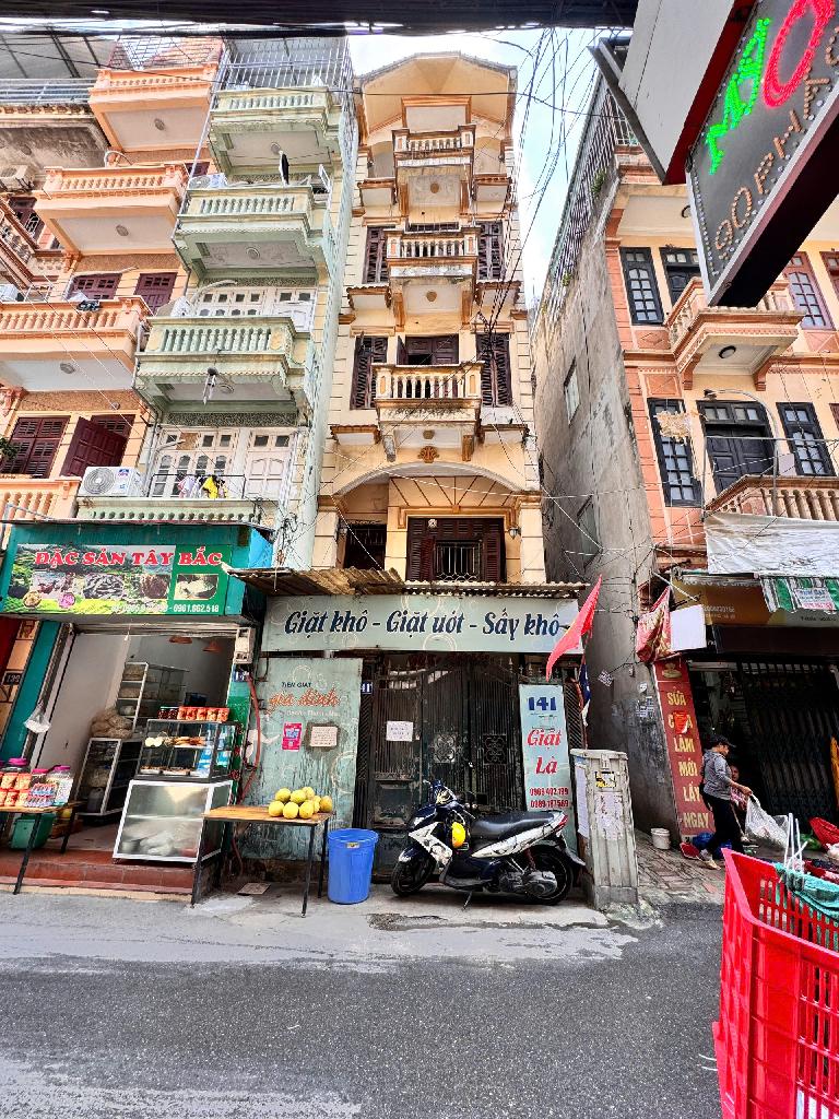 Bán nhà Pháo Đài Láng - diện tích 82m2 5 tầng - MẶT PHỐ - giá 32 tỷ