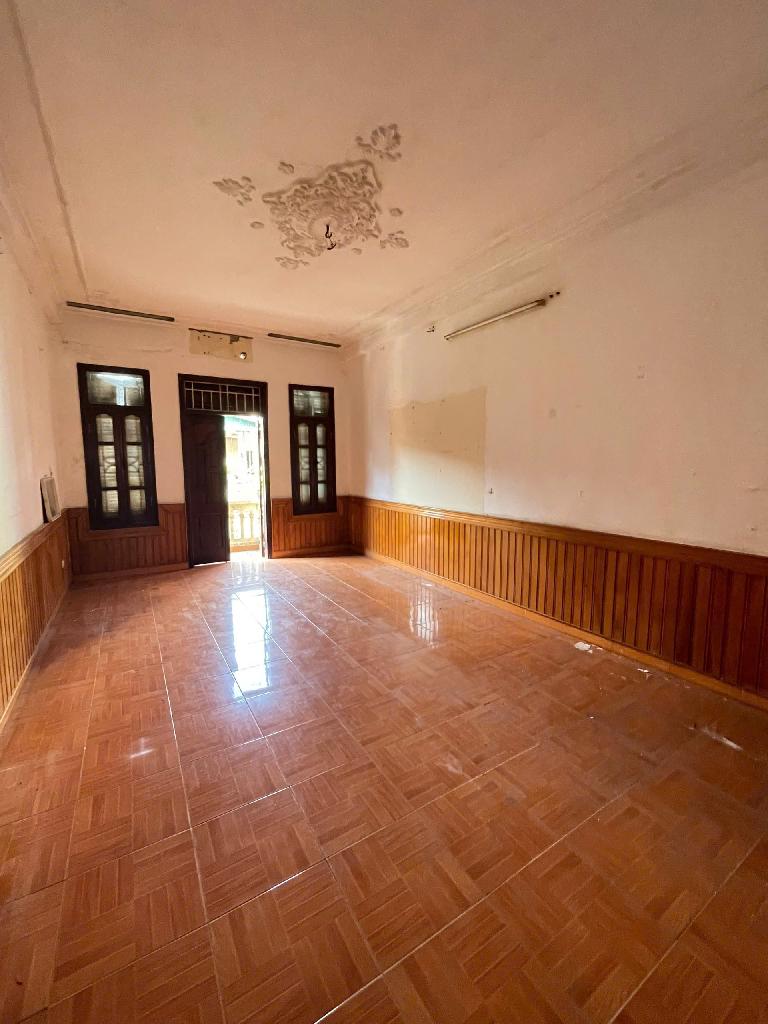 Bán nhà Pháo Đài Láng - diện tích 82m2 5 tầng - MẶT PHỐ - giá 32 tỷ