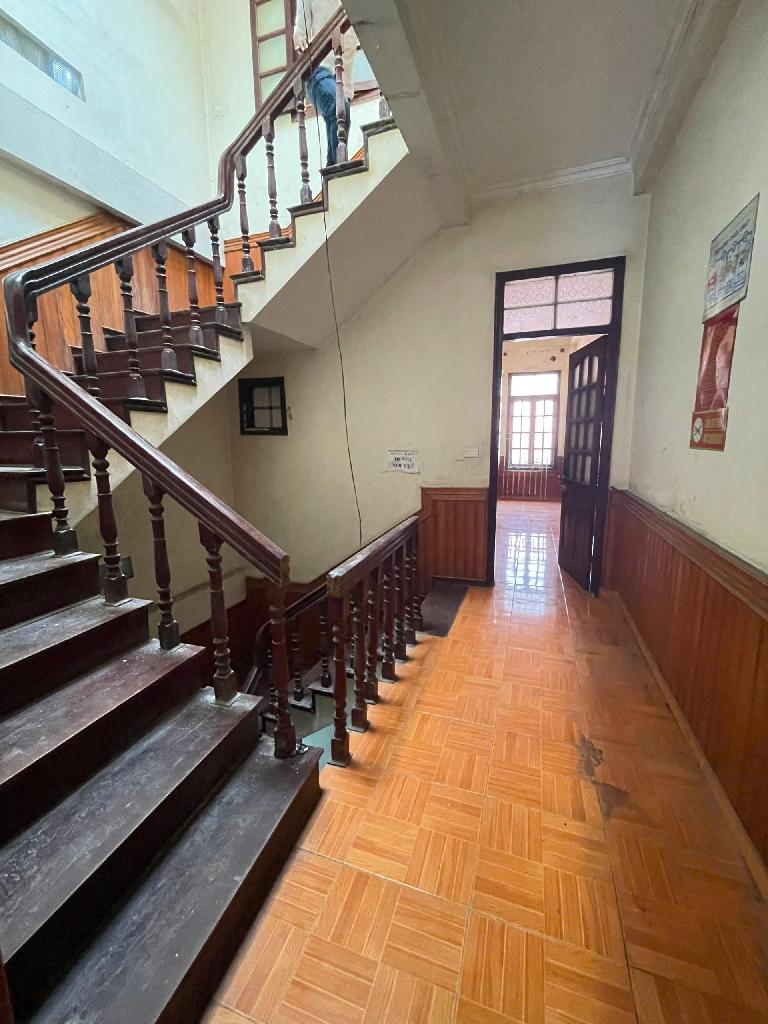 Bán nhà Pháo Đài Láng - diện tích 82m2 5 tầng - MẶT PHỐ - giá 32 tỷ