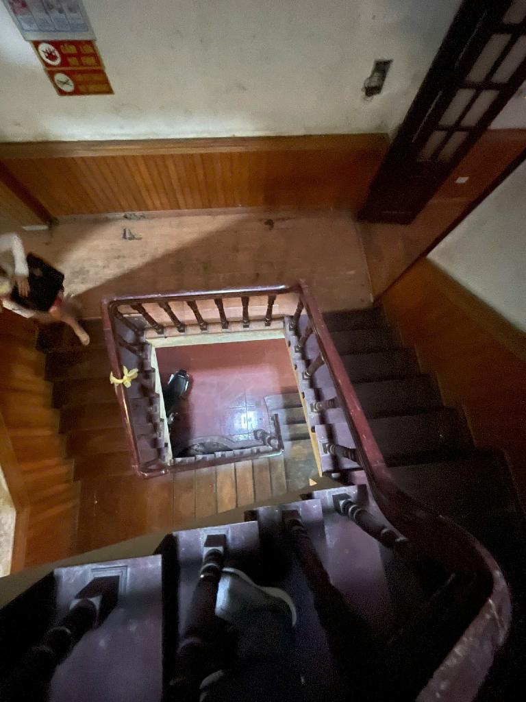 Bán nhà Pháo Đài Láng - diện tích 82m2 5 tầng - MẶT PHỐ - giá 32 tỷ