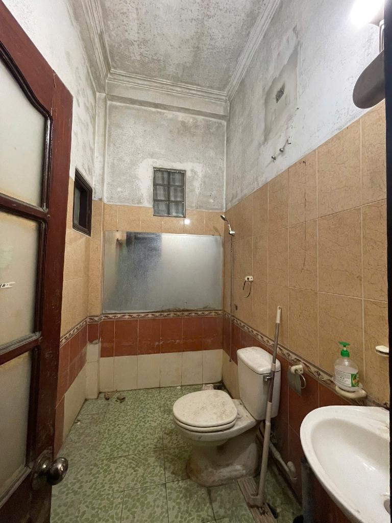 Bán nhà Pháo Đài Láng - diện tích 82m2 5 tầng - MẶT PHỐ - giá 32 tỷ