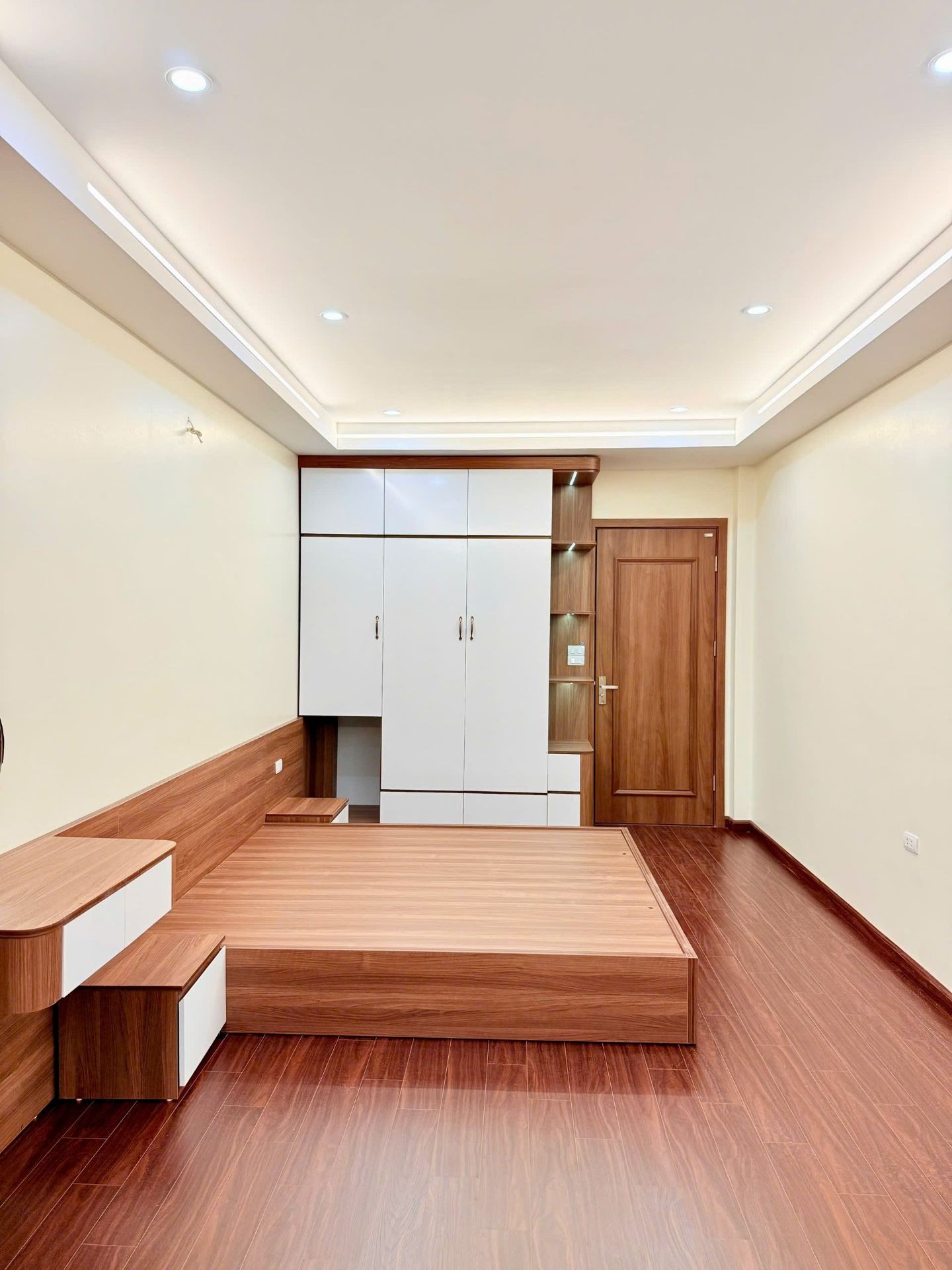 Bán nhà 45 - diện tích 46m2 7 tầng - Ô tô vào nhà - giá 19,5 tỷ