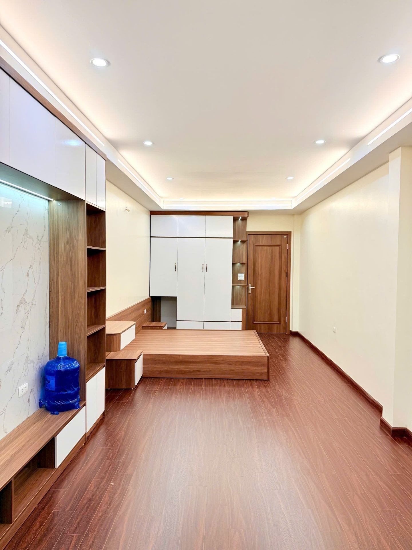 Bán nhà 45 - diện tích 46m2 7 tầng - Ô tô vào nhà - giá 19,5 tỷ