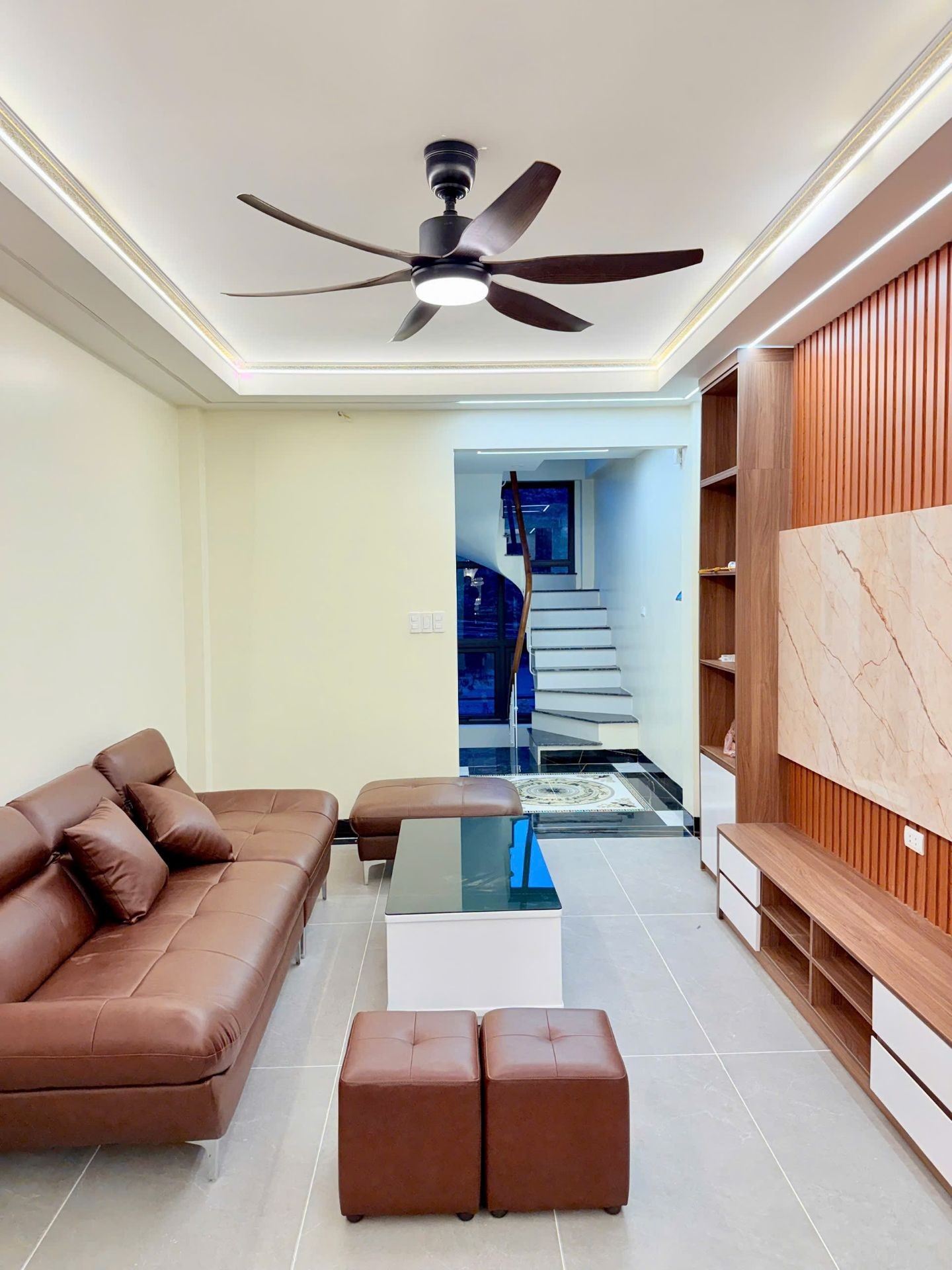 Bán nhà 45 - diện tích 46m2 7 tầng - Ô tô vào nhà - giá 19,5 tỷ