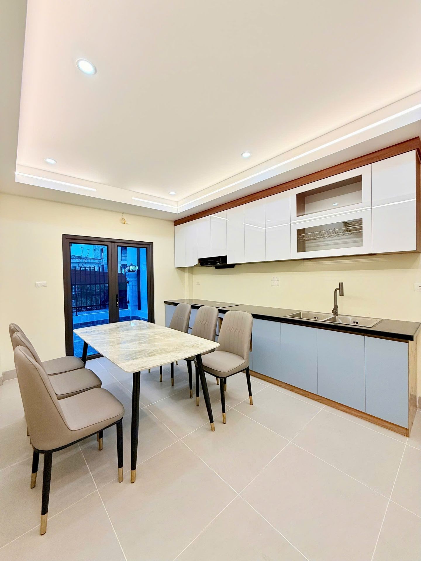 Bán nhà 45 - diện tích 46m2 7 tầng - Ô tô vào nhà - giá 19,5 tỷ