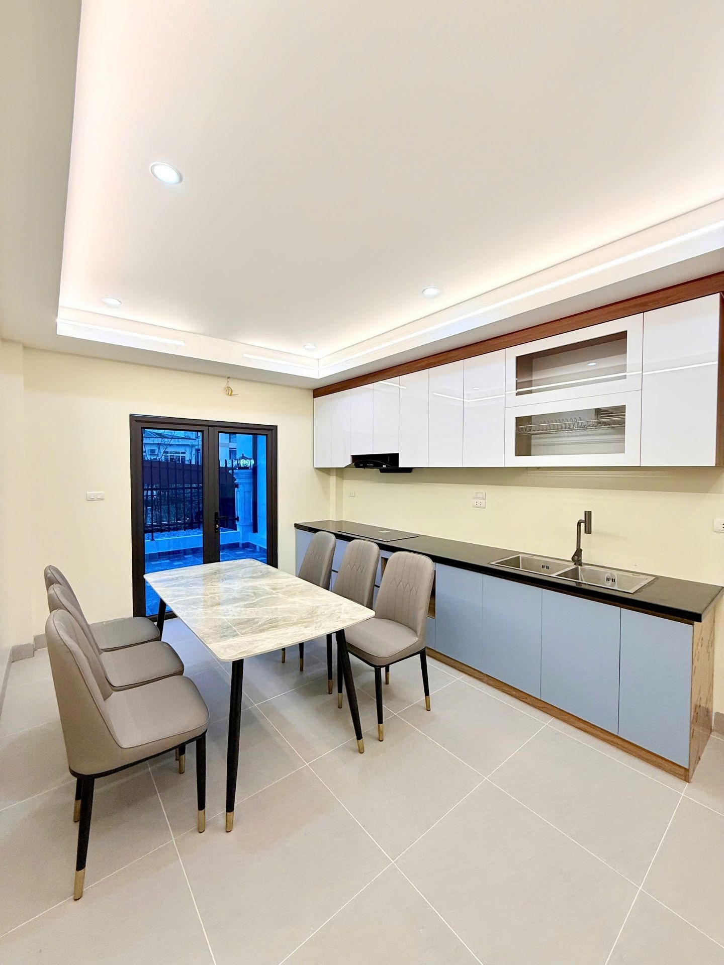 Bán nhà 45 - diện tích 46m2 7 tầng - Ô tô vào nhà - giá 19,5 tỷ