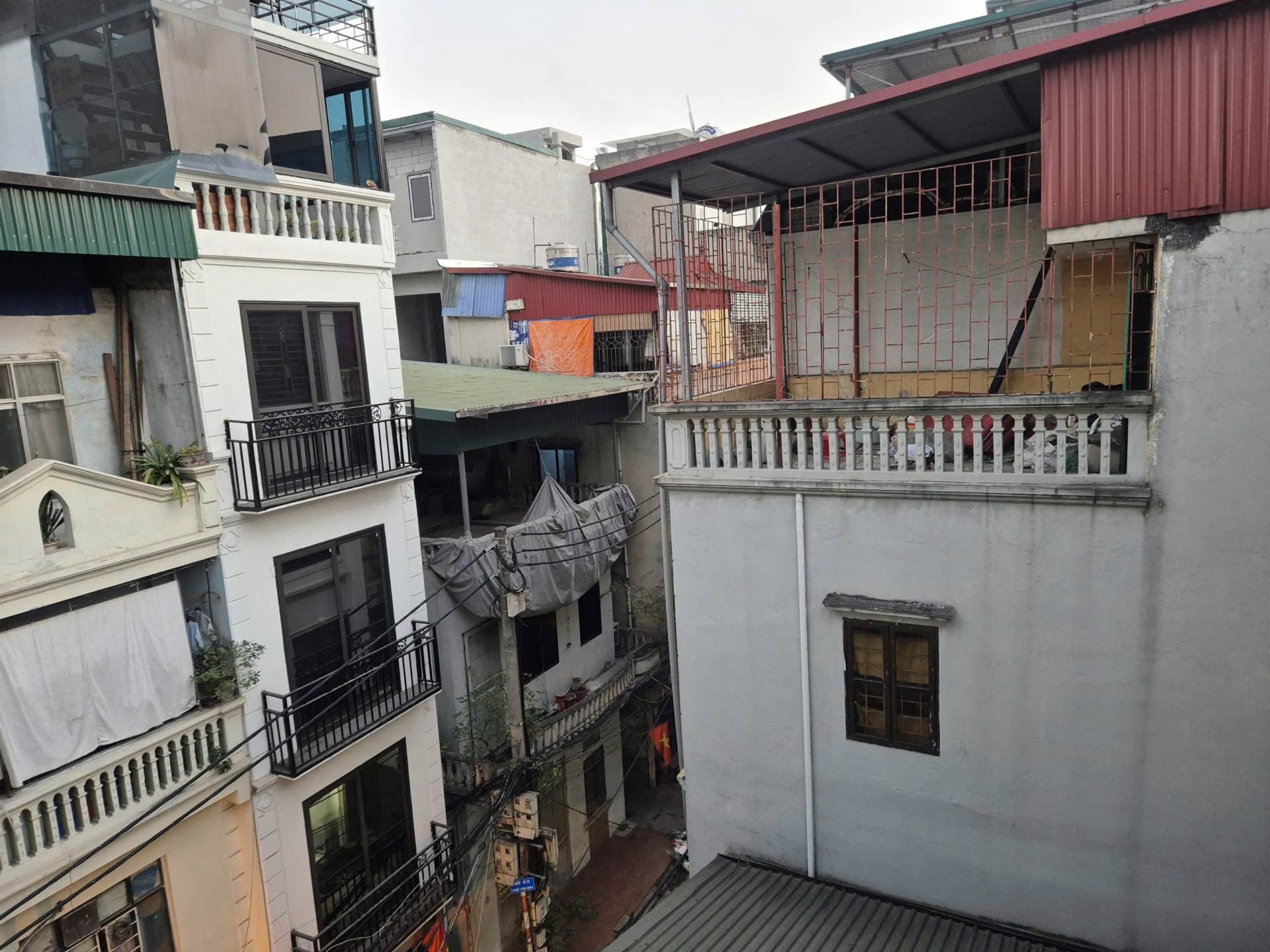 Bán nhà Tân Mai - diện tích 35m2 4 tầng - 2 mặt ngõ phân lô vỉa hè ô tô tránh - giá 13 tỷ