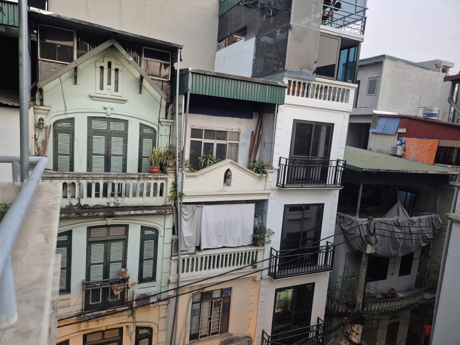 Bán nhà Tân Mai - diện tích 35m2 4 tầng - 2 mặt ngõ phân lô vỉa hè ô tô tránh - giá 13 tỷ