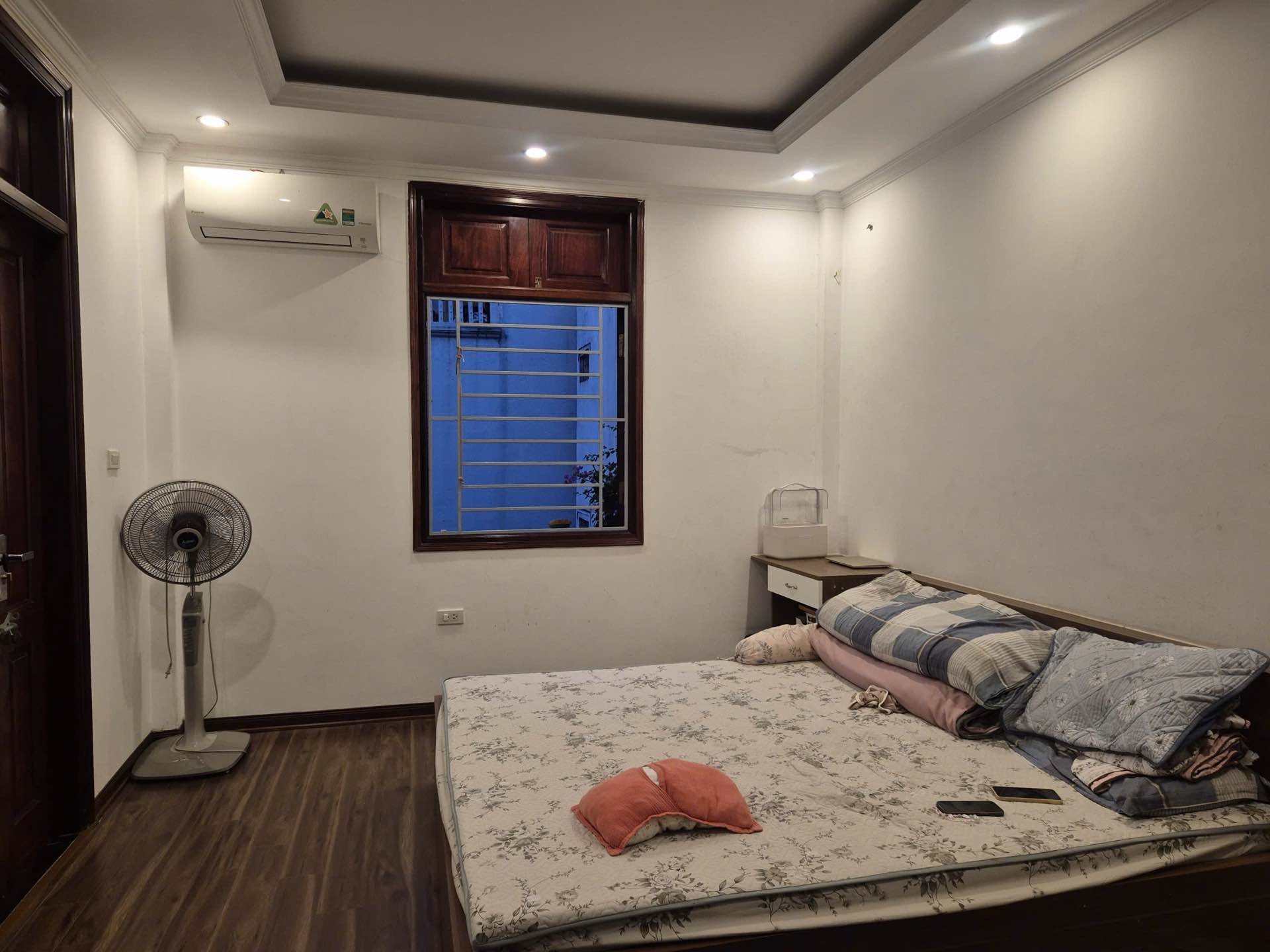 Bán nhà Tân Mai - diện tích 35m2 4 tầng - 2 mặt ngõ phân lô vỉa hè ô tô tránh - giá 13 tỷ