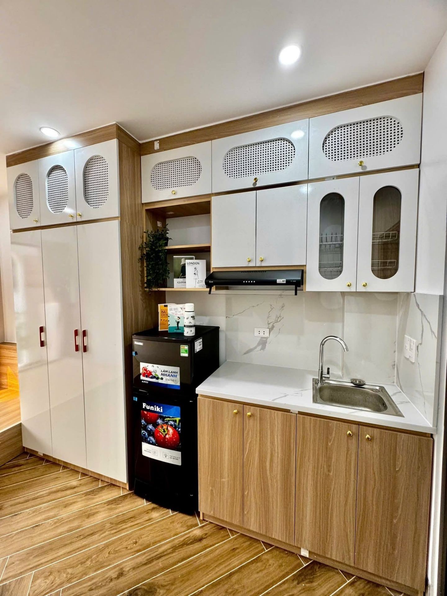 Bán nhà Hoàng Mai - diện tích 54m2 8 tầng - Ô tô đỗ cổng - giá 14,5 tỷ