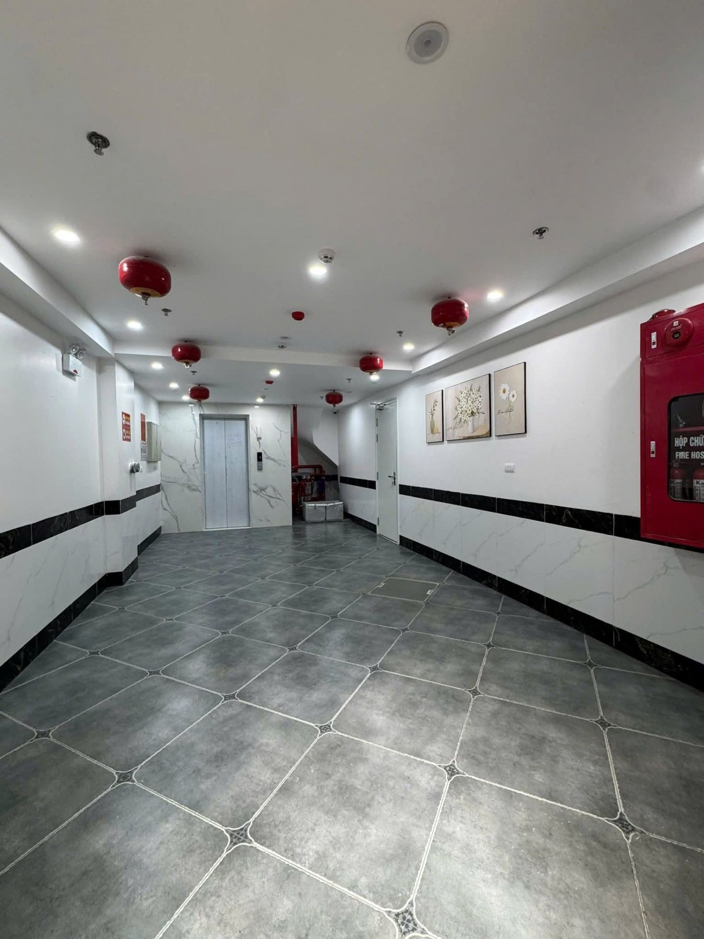 Bán nhà Hoàng Mai - diện tích 54m2 8 tầng - Ô tô đỗ cổng - giá 14,5 tỷ