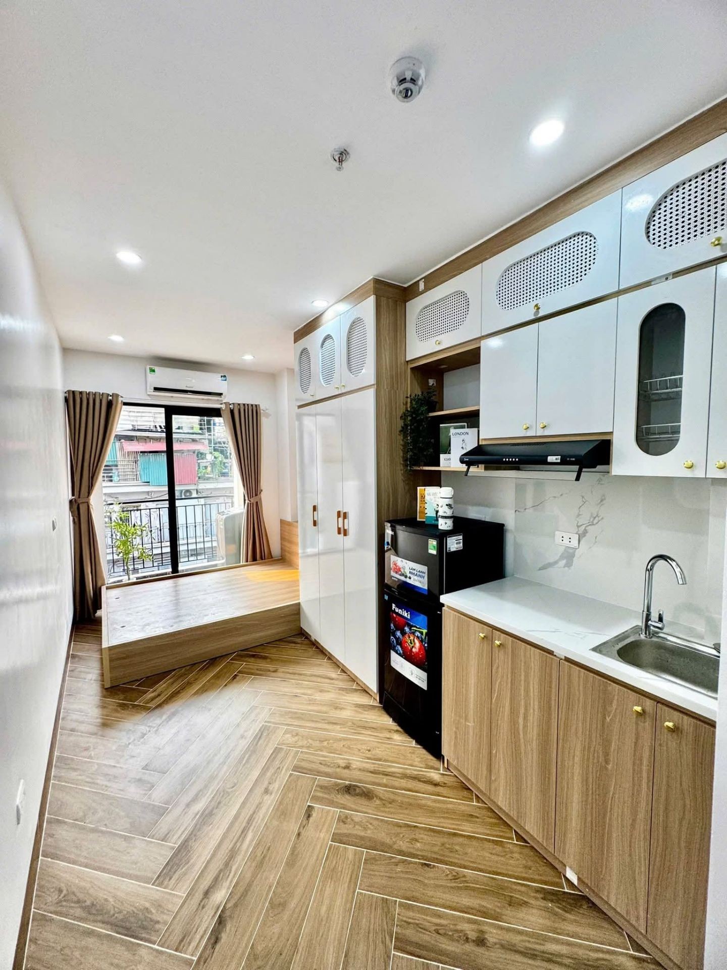 Bán nhà Hoàng Mai - diện tích 54m2 8 tầng - Ô tô đỗ cổng - giá 14,5 tỷ