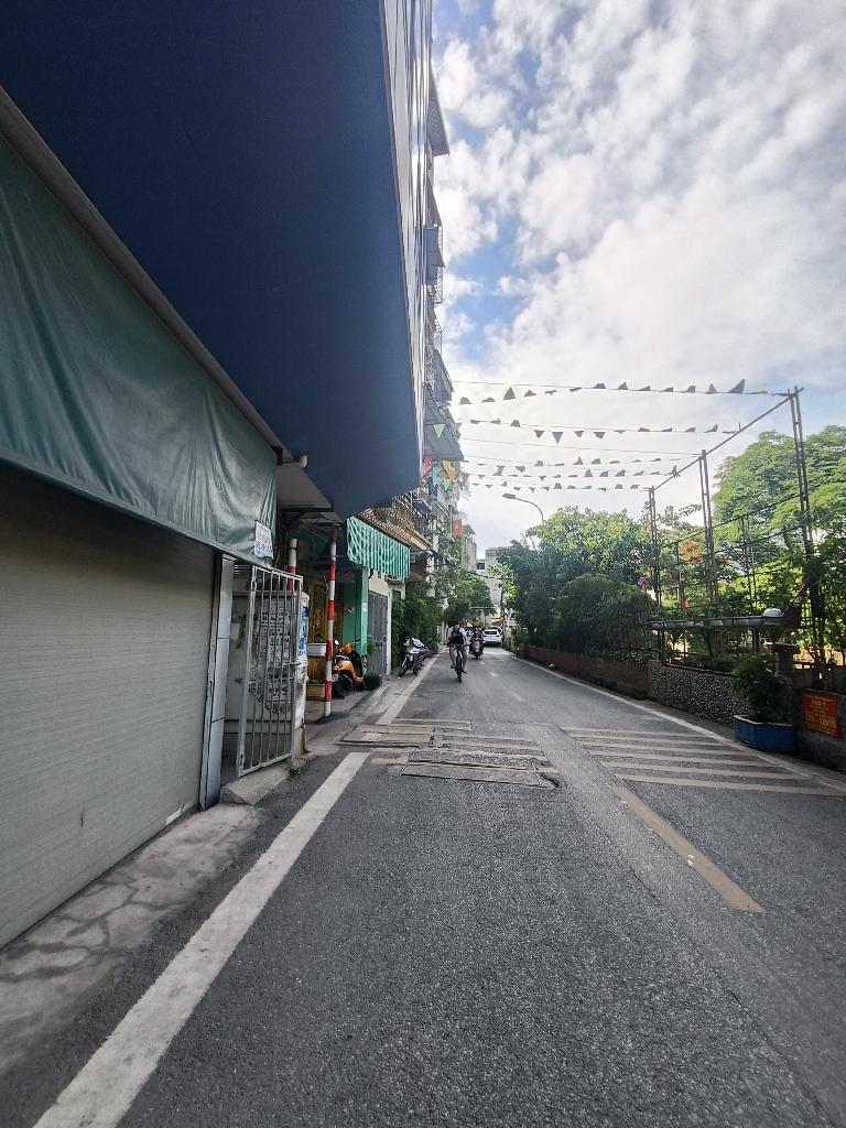 Bán nhà Tương Mai - diện tích 77.8m2 3 tầng - Ngõ 2 ô tô tránh - giá 25 tỷ