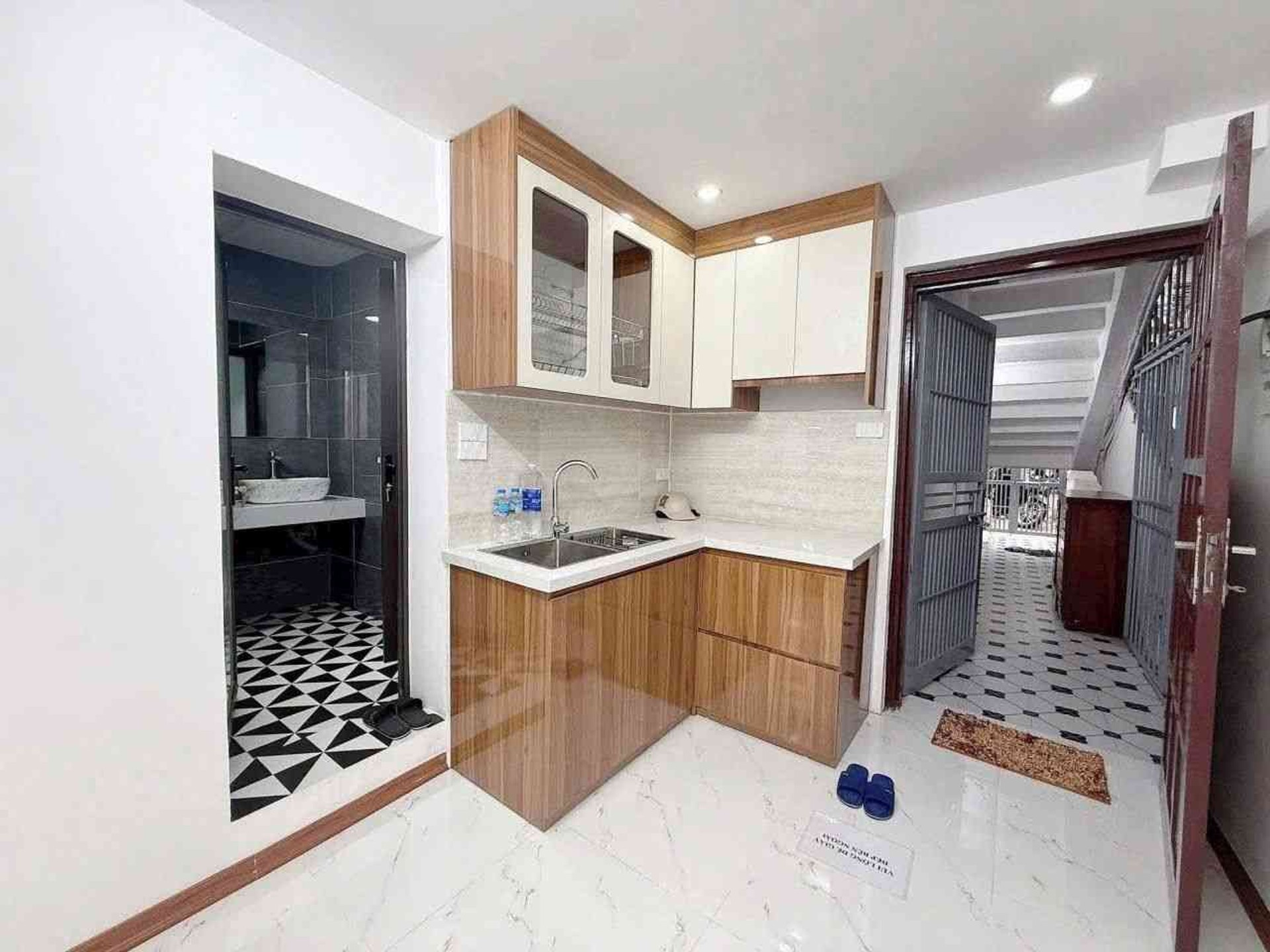 Bán nhà Tân Mai - diện tích 50m2 4 tầng - Ô tô đỗ sát nhà - giá 3,48 tỷ
