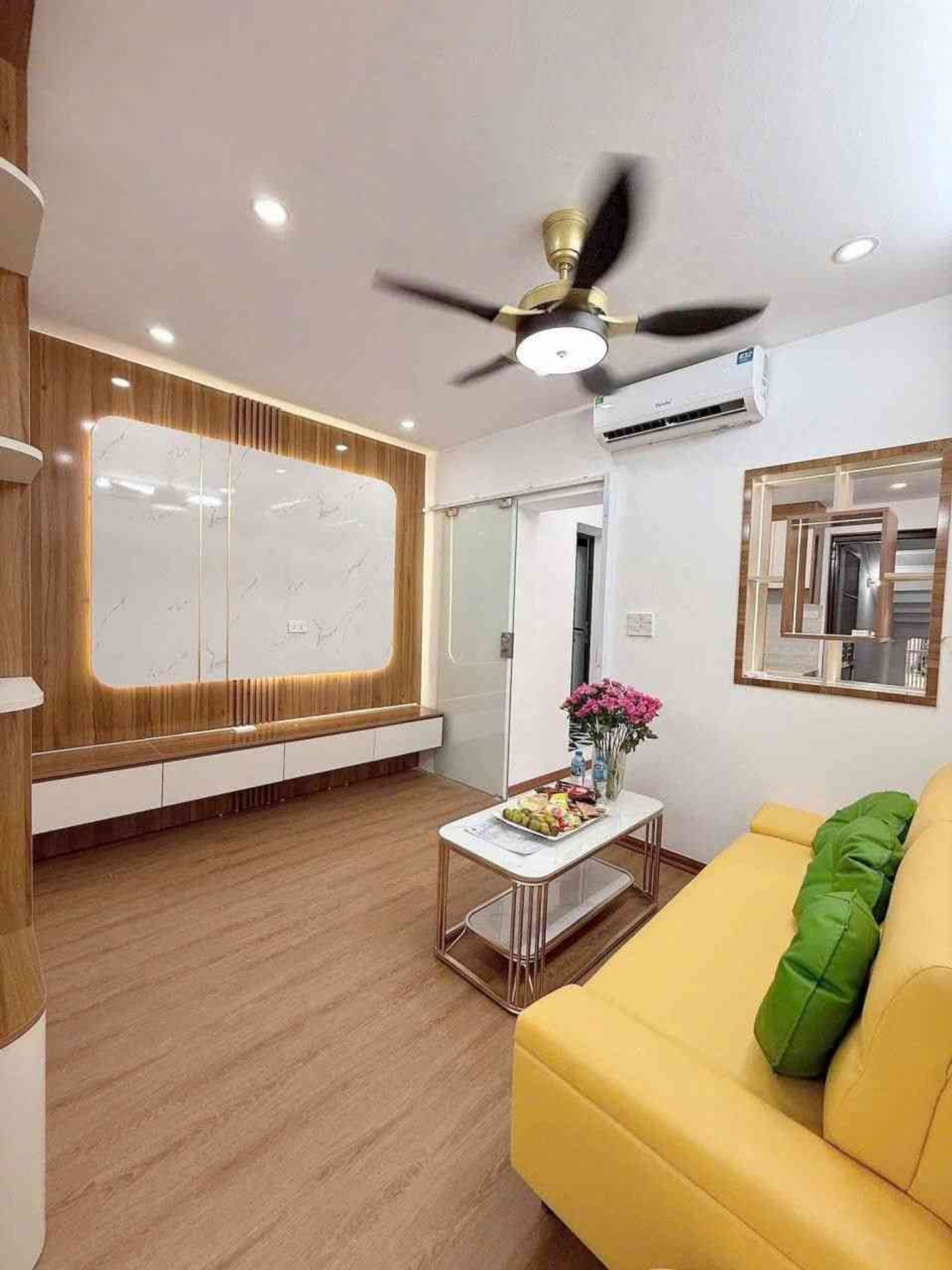 Bán nhà Tân Mai - diện tích 50m2 4 tầng - Ô tô đỗ sát nhà - giá 3,48 tỷ
