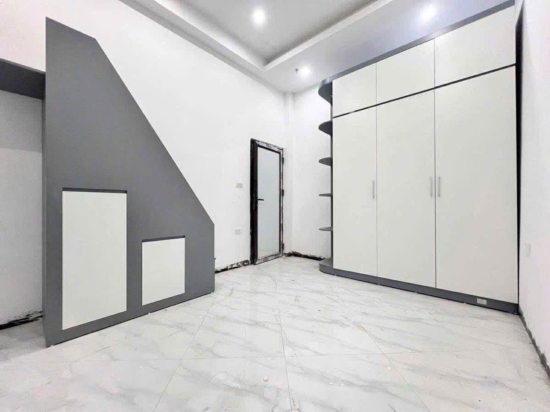 Bán nhà Vũ Tông Phan - diện tích 62m2 6 tầng - Thang máy, ô tô qua nhà - giá 16,5 tỷ