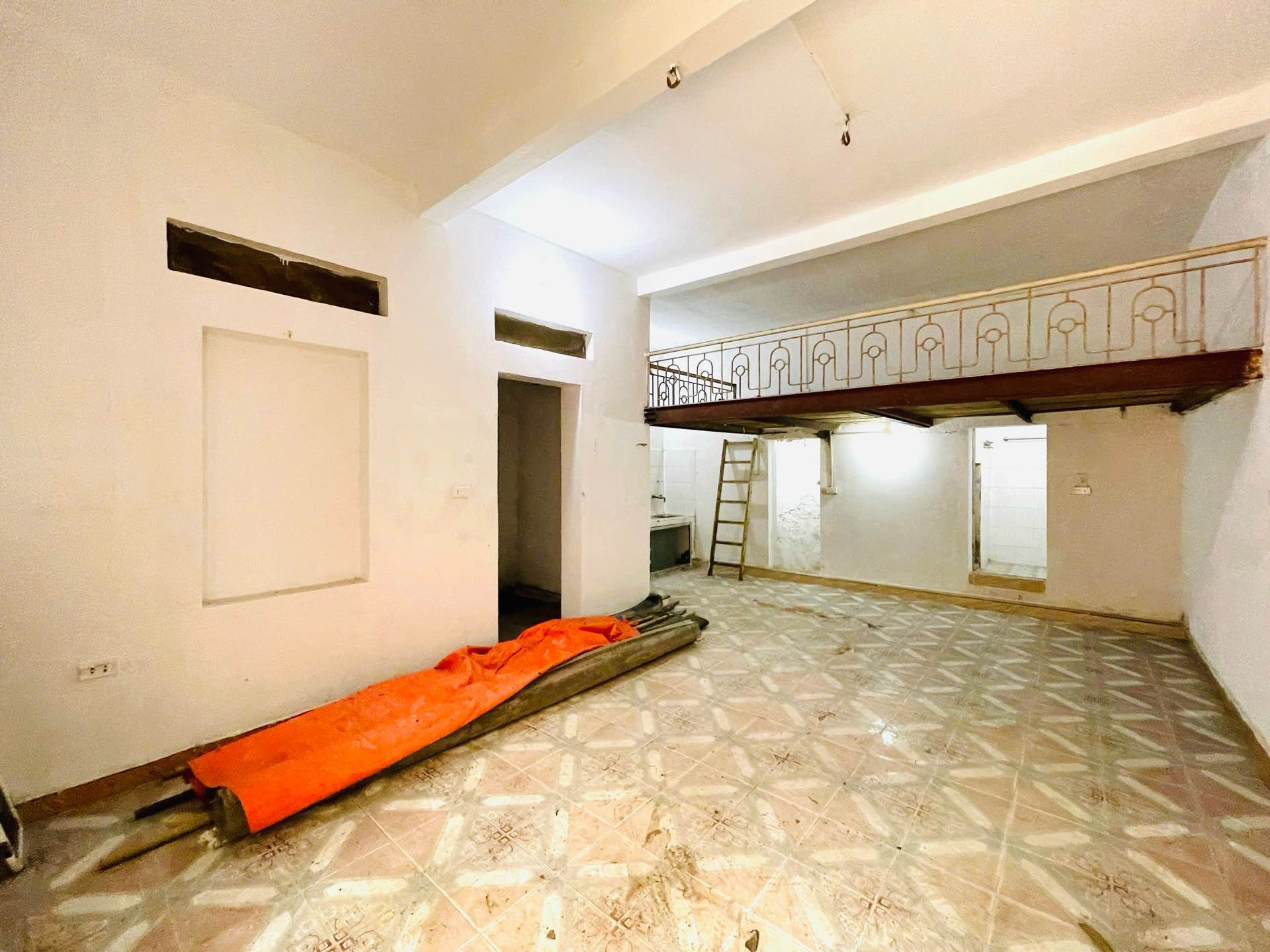Bán nhà Kim Đồng - diện tích 80m2 2 tầng - Ngõ nông thoáng - giá 24 tỷ