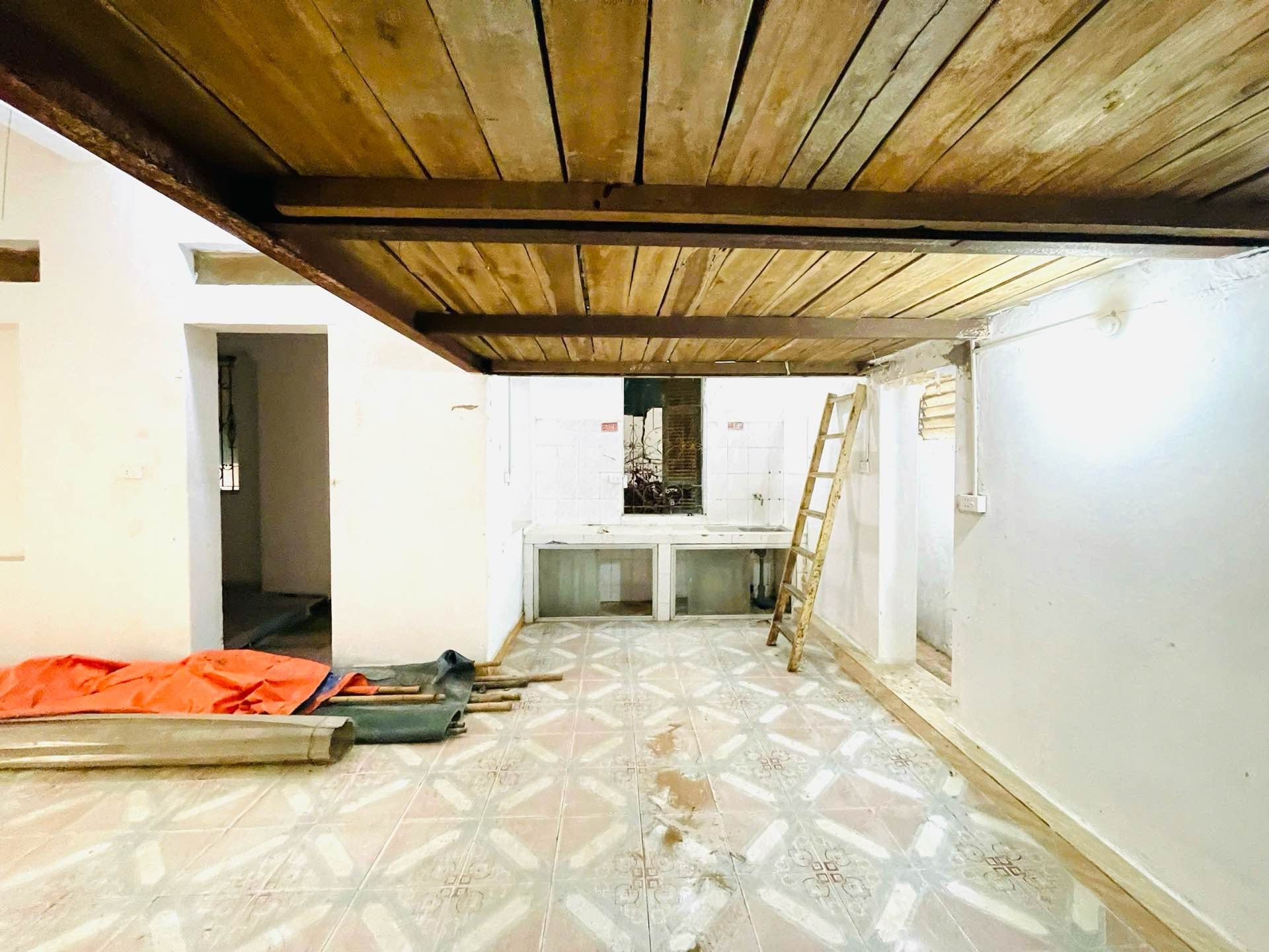 Bán nhà Kim Đồng - diện tích 80m2 2 tầng - Ngõ nông thoáng - giá 24 tỷ