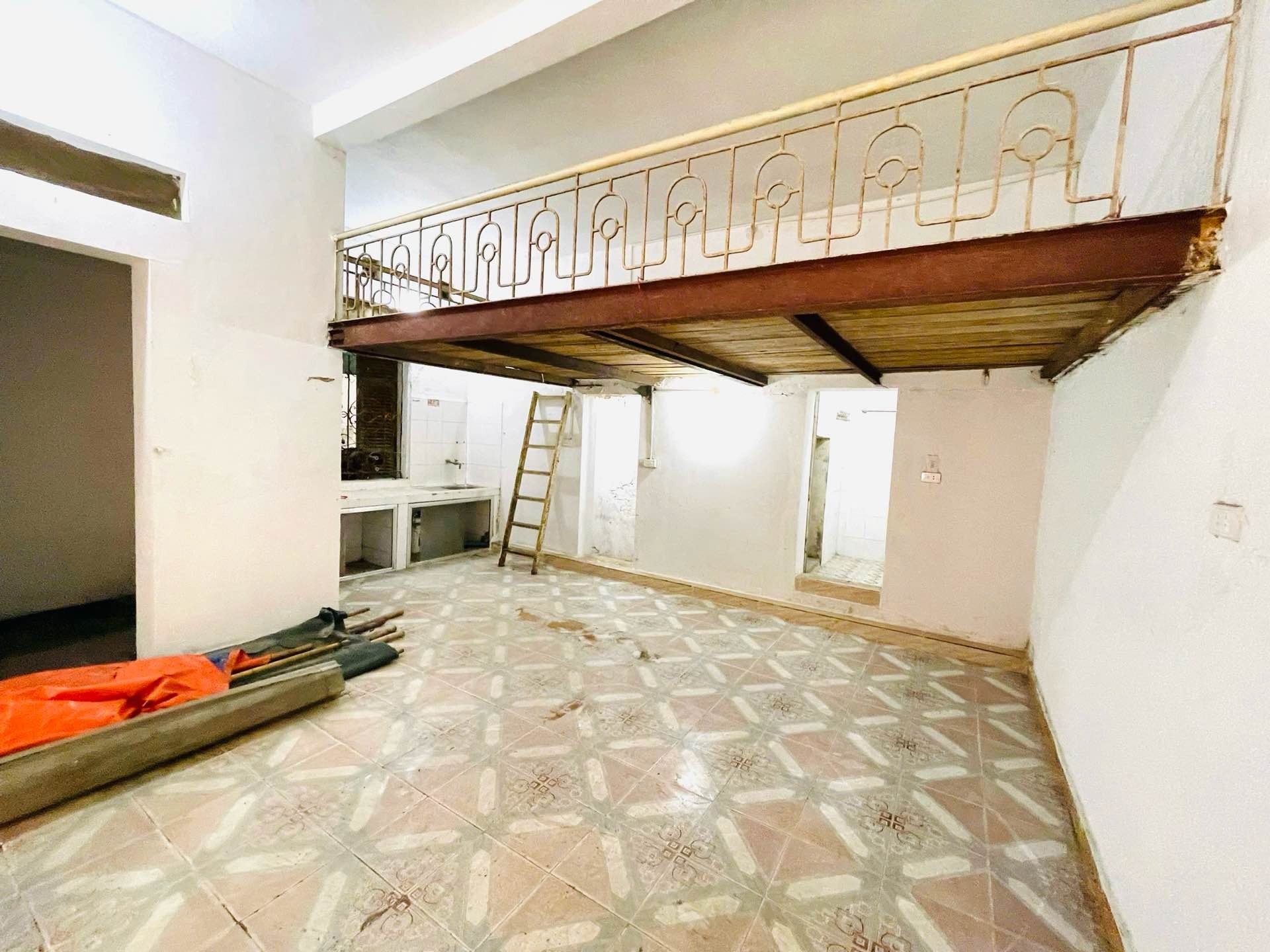 Bán nhà Kim Đồng - diện tích 80m2 2 tầng - Ngõ nông thoáng - giá 24 tỷ