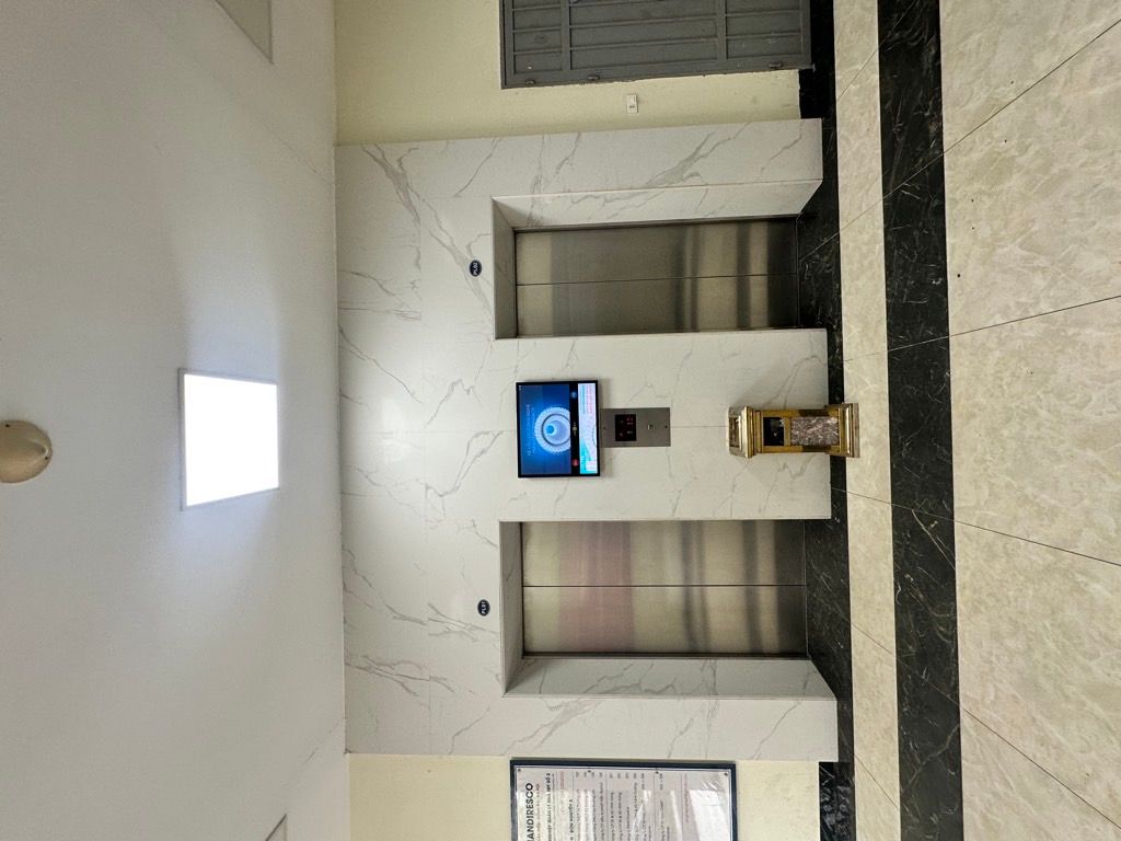 Bán nhà Hoàng Mai - diện tích 90m2 7 tầng - Lô góc 3 thoáng - giá 7,8 tỷ