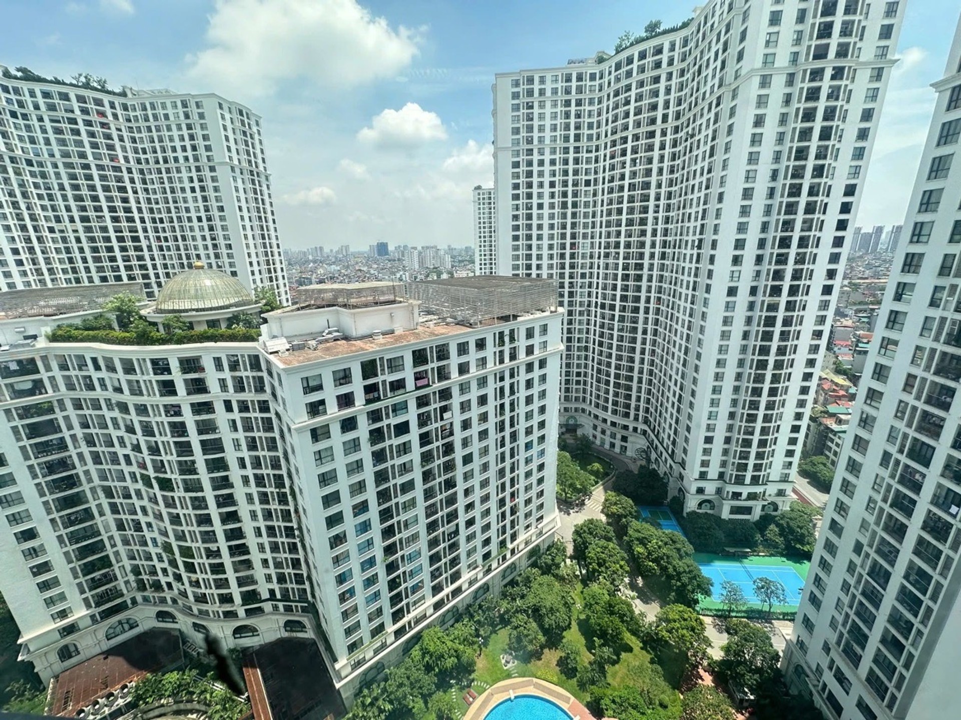 Bán nhà Nguyễn Trãi - diện tích 107m2 1 tầng - Căn hộ cao cấp Royal - giá 13,9 tỷ