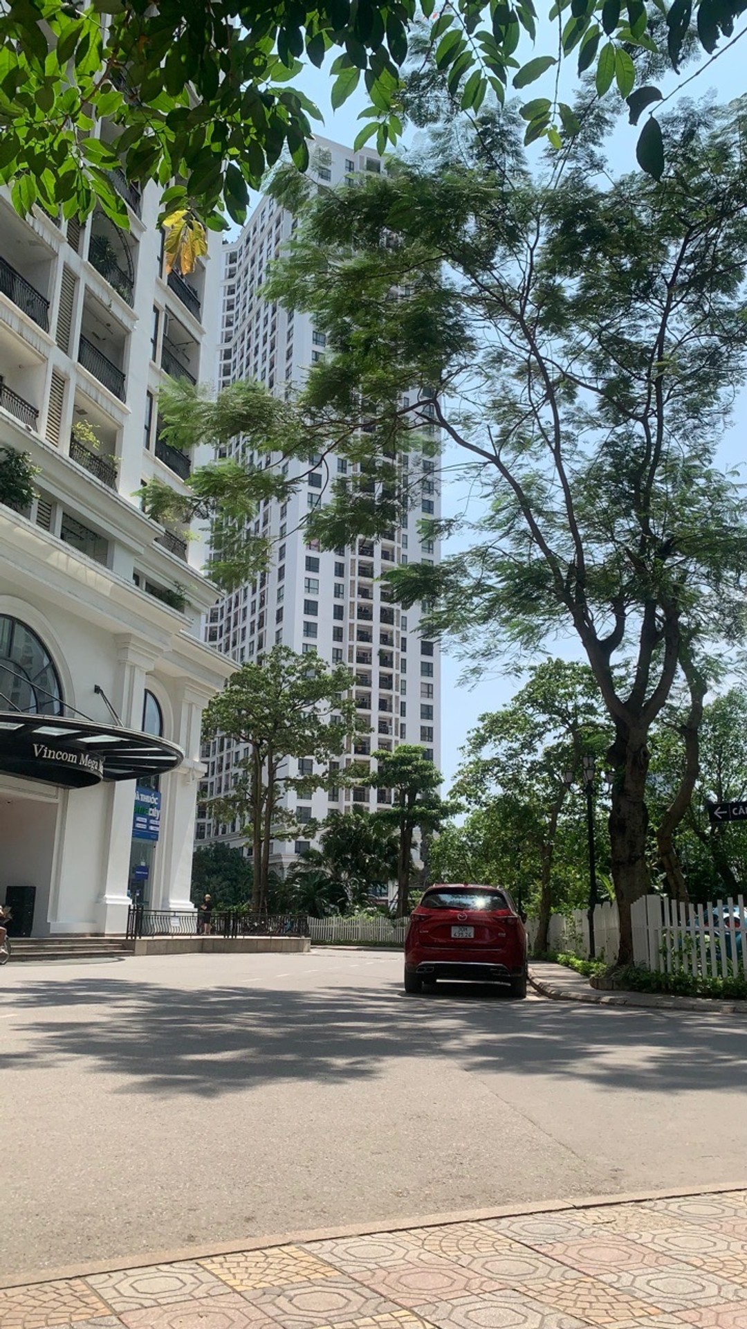 Bán nhà Nguyễn Trãi - diện tích 107m2 1 tầng - Căn hộ cao cấp Royal - giá 13,9 tỷ