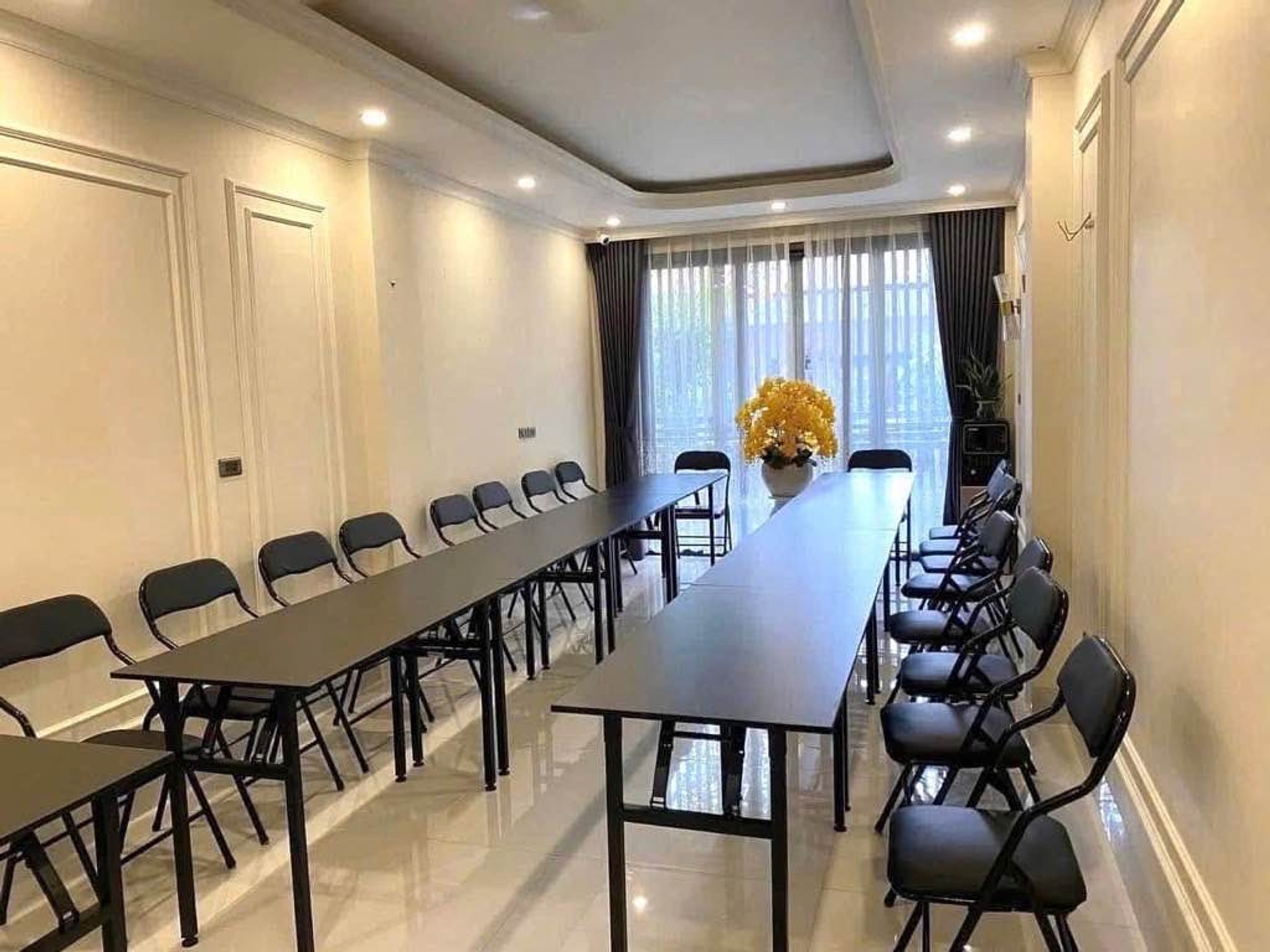 Bán nhà Thái Thịnh - diện tích 61.7m2 7 tầng - Ô TÔ - giá 26 tỷ